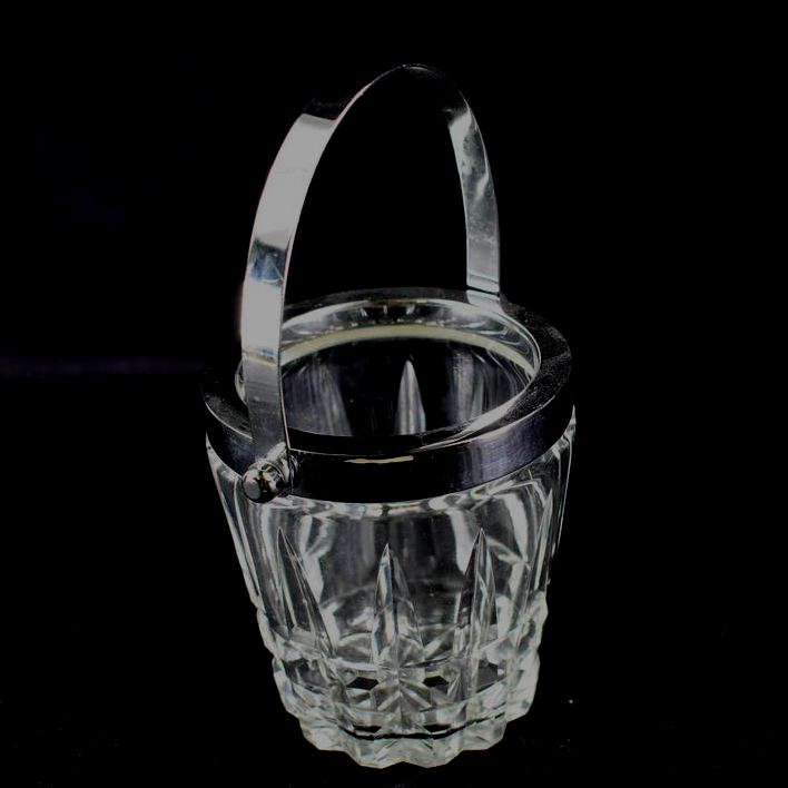 Voir photo 3 de Petit seau à bouteille en verre, liseré argenté et ses trois dessous de plat et bouteille Petit seau à bouteille en verre, liseré argenté et ses trois dessous de plat et bouteille reconditionné photo 3