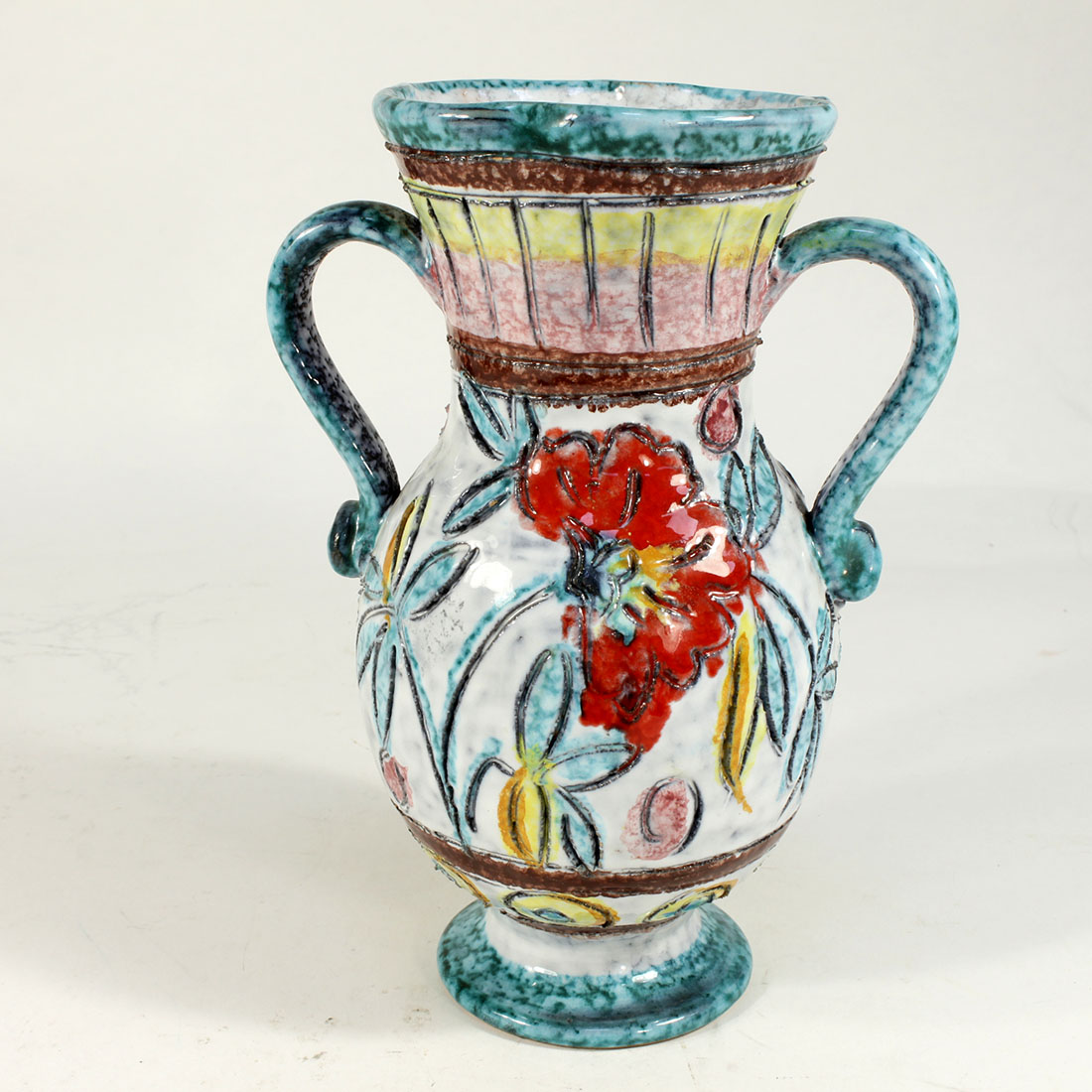 Petit vase à anses Bon état - 12,00 € Petit vase à anses Bon état reconditionné disponible sur Label Emmaüs