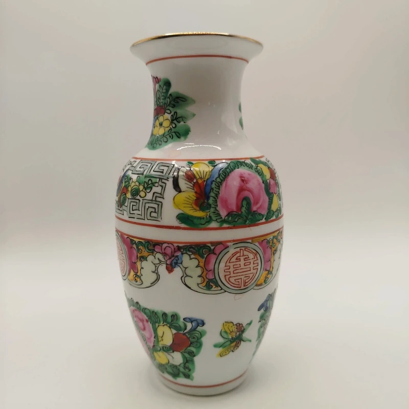 Voir photo 2 de Petit vase chinois porcelaine décor asiatique polychrome famille rose 16 cm Petit vase chinois porcelaine décor asiatique polychrome famille rose 16 cm reconditionné photo 2