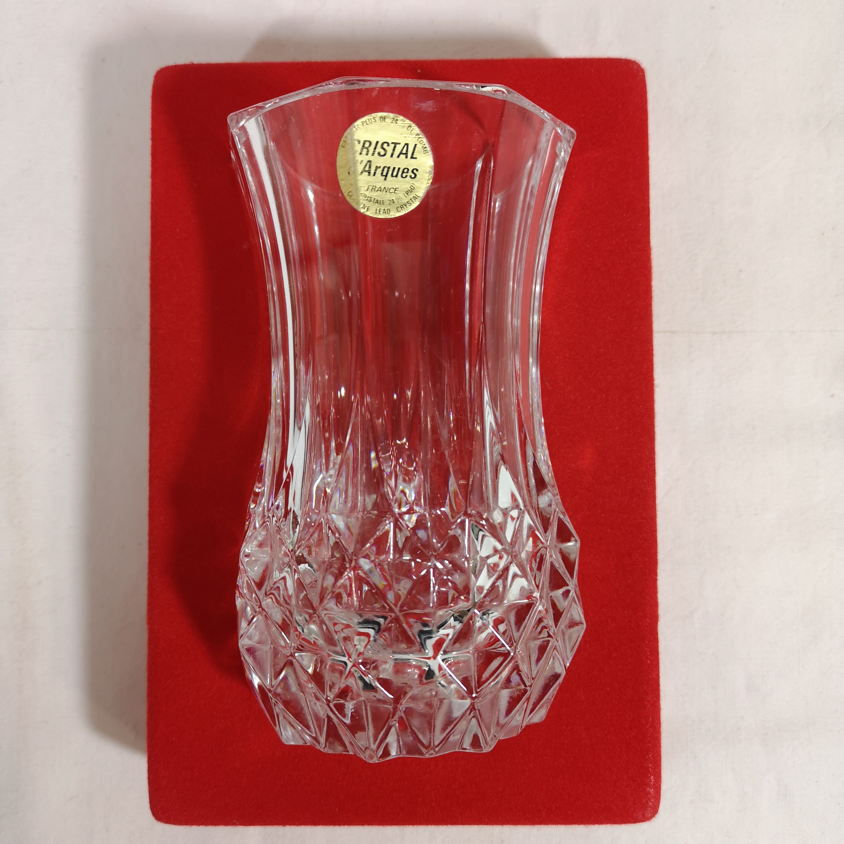 Voir photo 2 de Petit vase Cristal d'Arques "Anémones" 13cm Petit vase Cristal d'Arques "Anémones" 13cm Très bon état reconditionné photo 2