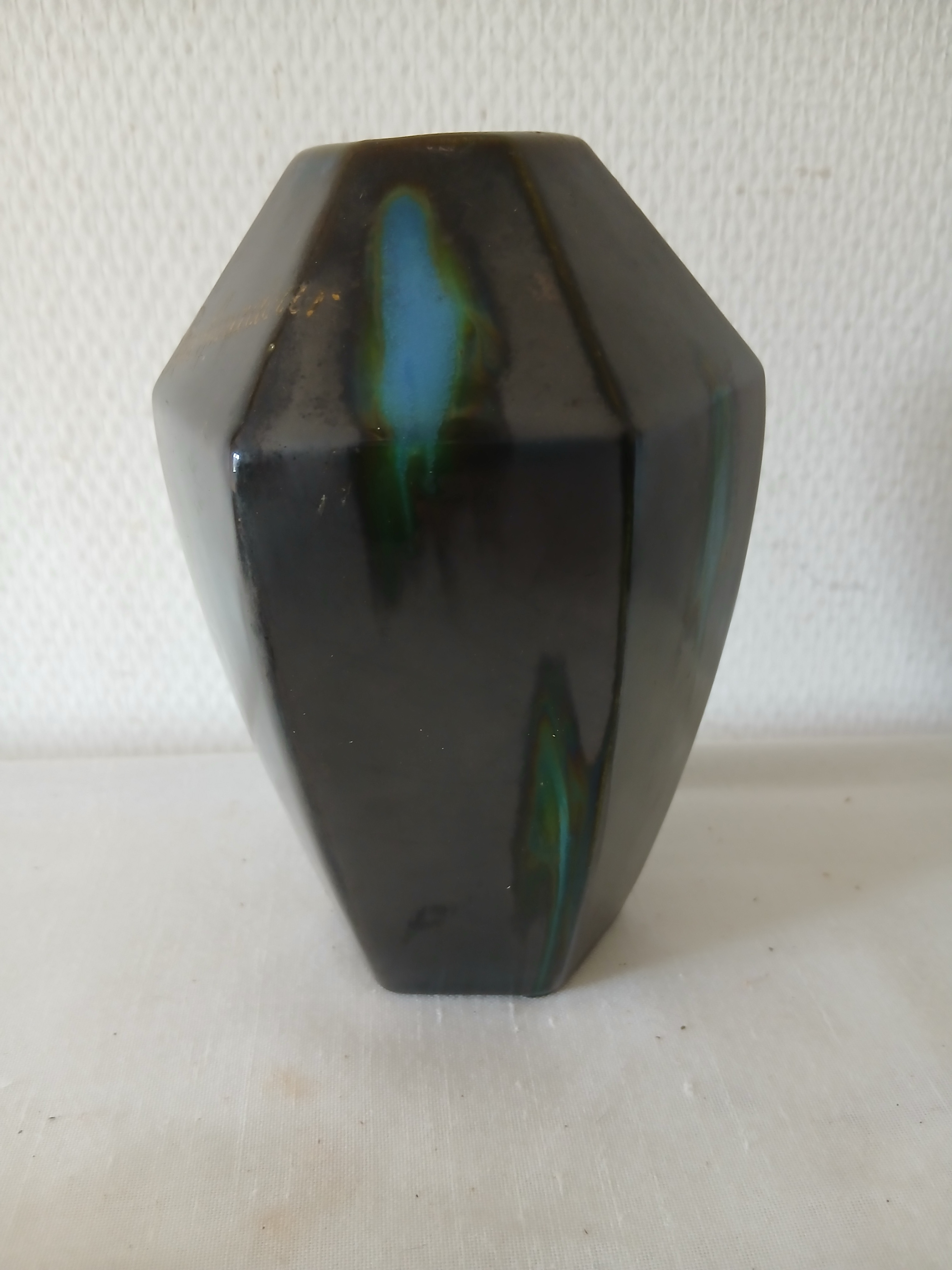 Voir photo 4 de Petit vase émaillé noir et bleu-vert. Petit vase émaillé noir et bleu-vert. Bon état reconditionné photo 4