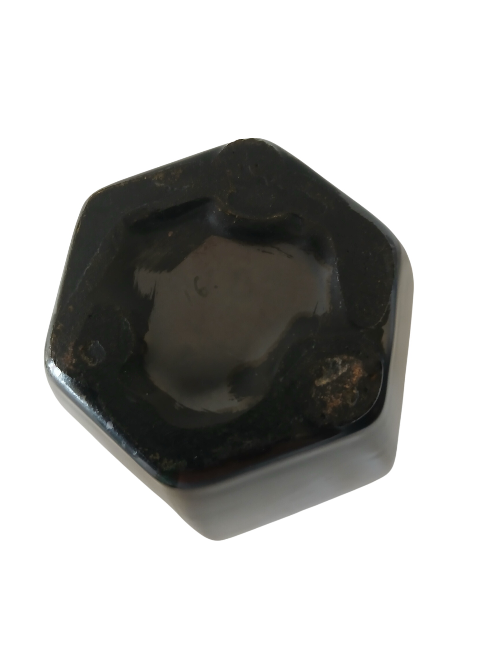Petit vase émaillé noir et bleu-vert. Bon état - 10,00 € Petit vase émaillé noir et bleu-vert. Bon état reconditionné disponible sur Label Emmaüs