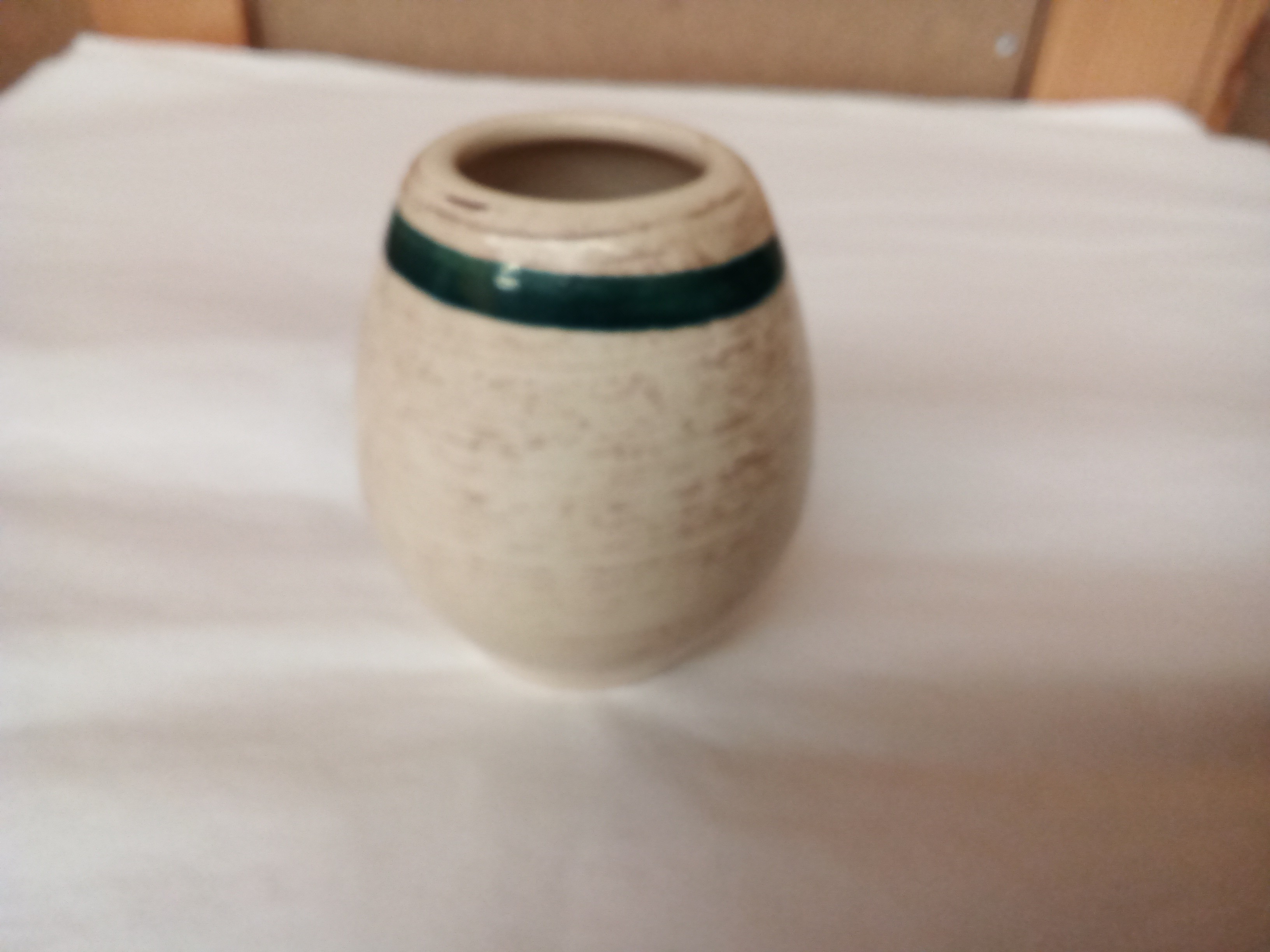 Voir photo 2 de Petit vase en céramique vintage Petit vase en céramique vintage Très bon état reconditionné photo 2