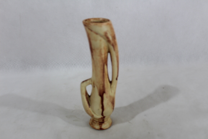 Acheter Petit vase en forme de cruche signé Vallauris en céramique Parfait état - 10,00 € Petit vase en forme de cruche signé Vallauris en céramique Parfait état reconditionné disponible sur Label Emmaüs