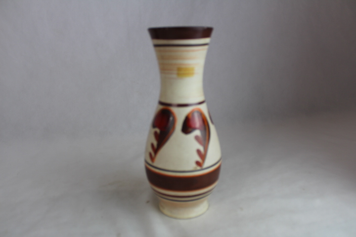 Petit vase en porcelaine et faïence Très bon état - 10,00 € Petit vase en porcelaine et faïence Très bon état reconditionné disponible sur Label Emmaüs