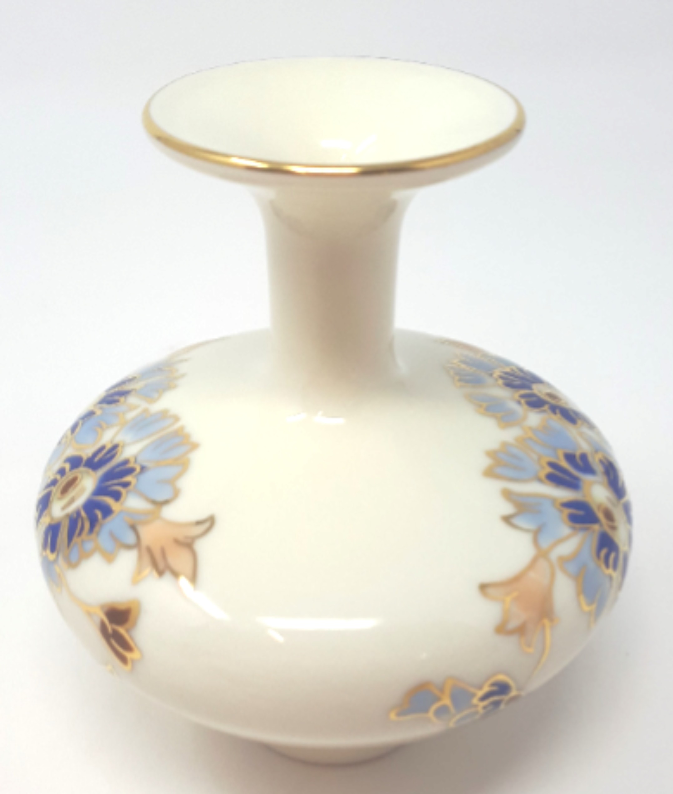 Voir photo 2 de Petit vase en porcelaine Petit vase en porcelaine État correct reconditionné photo 2