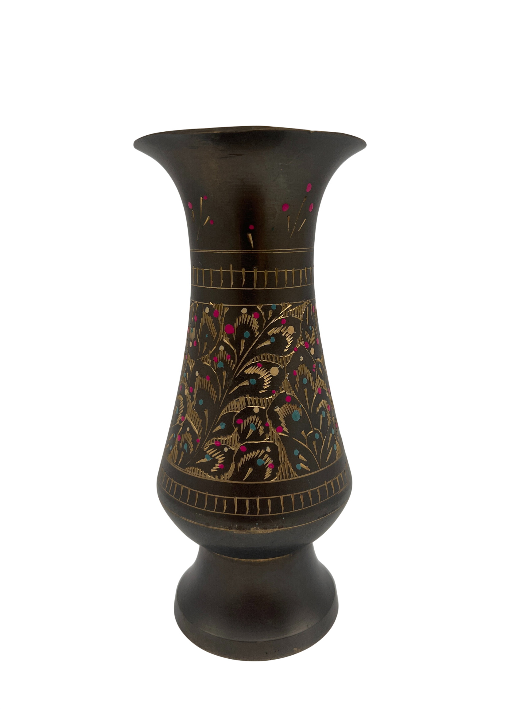 Acheter Petit vase en provenance d'inde en laiton gravé à la main. Très bon état - 11,45 € Petit vase en provenance d'inde en laiton gravé à la main. Très bon état reconditionné disponible sur Label Emmaüs