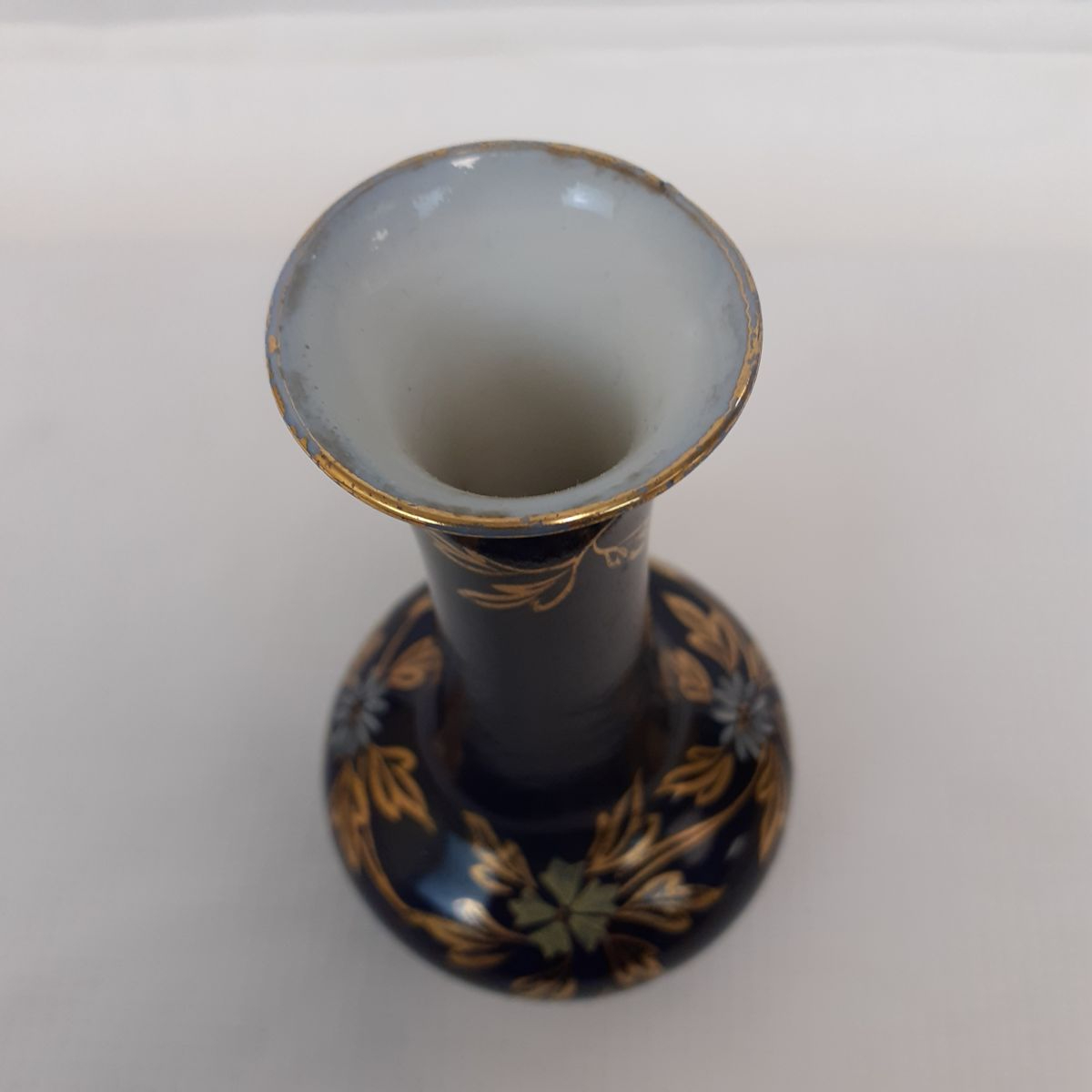 Voir photo 4 de Petit vase / soliflore en bleu de fond - Porcelaine de Limoges Petit vase / soliflore en bleu de fond - Porcelaine de Limoges Très bon état reconditionné photo 4