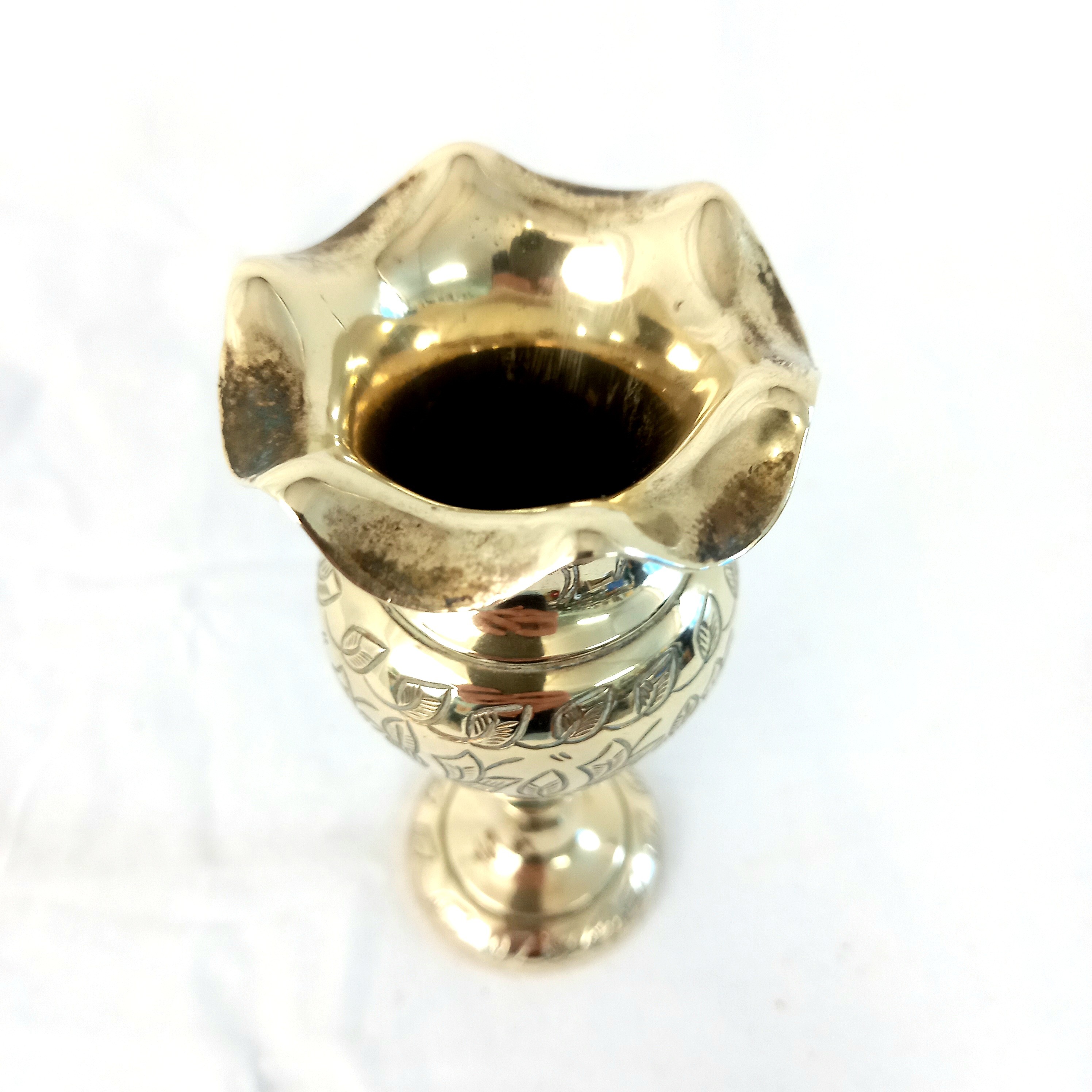 Voir photo 3 de Petit vase soliflore sur pied, en bronze doré Petit vase soliflore sur pied, en bronze doré Très bon état reconditionné photo 3