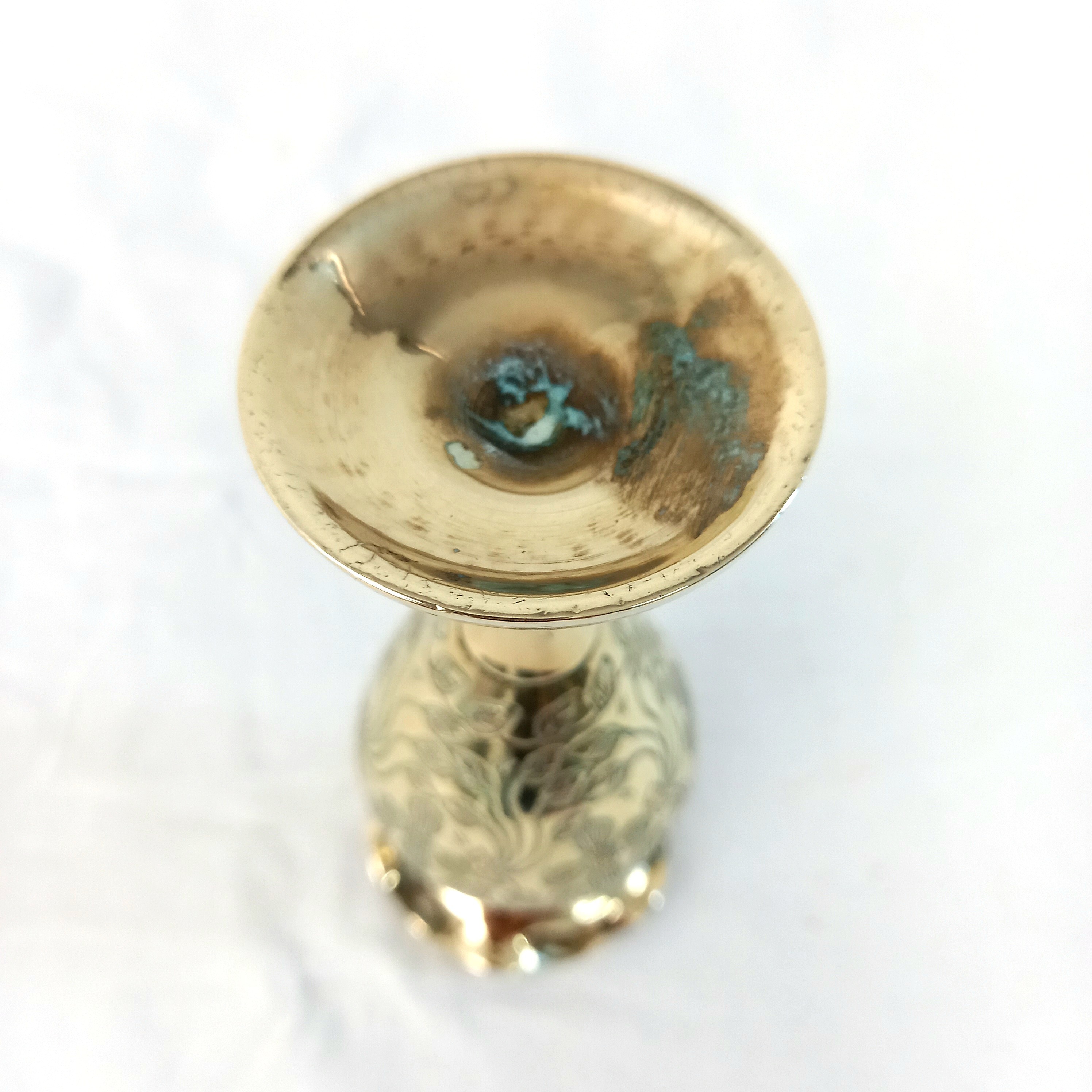 Voir photo 4 de Petit vase soliflore sur pied, en bronze doré Petit vase soliflore sur pied, en bronze doré Très bon état reconditionné photo 4