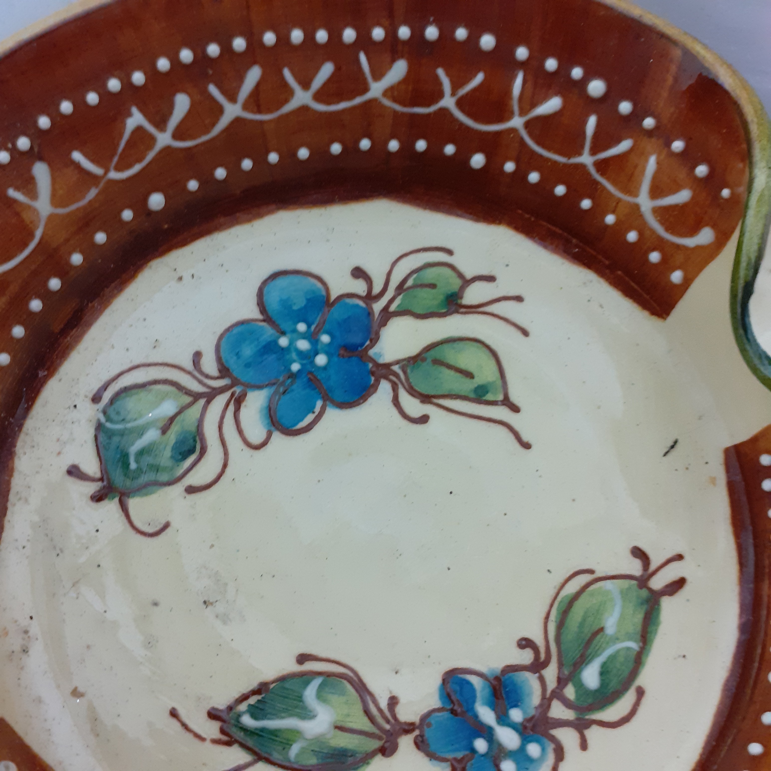 Acheter Petit vide poche en porcelaine à décor floral. Très bon état - 10,00 € Petit vide poche en porcelaine à décor floral. Très bon état reconditionné disponible sur Label Emmaüs