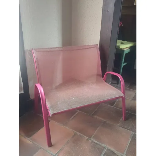 Petite banquette rose pour enfant Bon état - 42,00 € Petite banquette rose pour enfant Bon état reconditionné disponible sur Rakuten