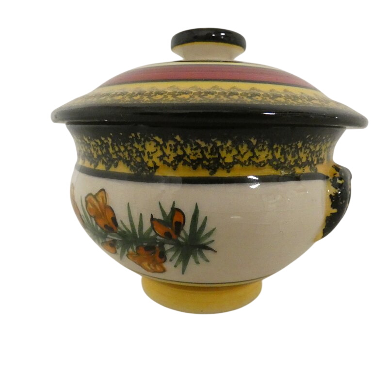 Acheter Petite bonbonnière en QUIMPER HENRIOT forme soupière Parfait état - 10,00 € Petite bonbonnière en QUIMPER HENRIOT forme soupière Parfait état reconditionné disponible sur Label Emmaüs