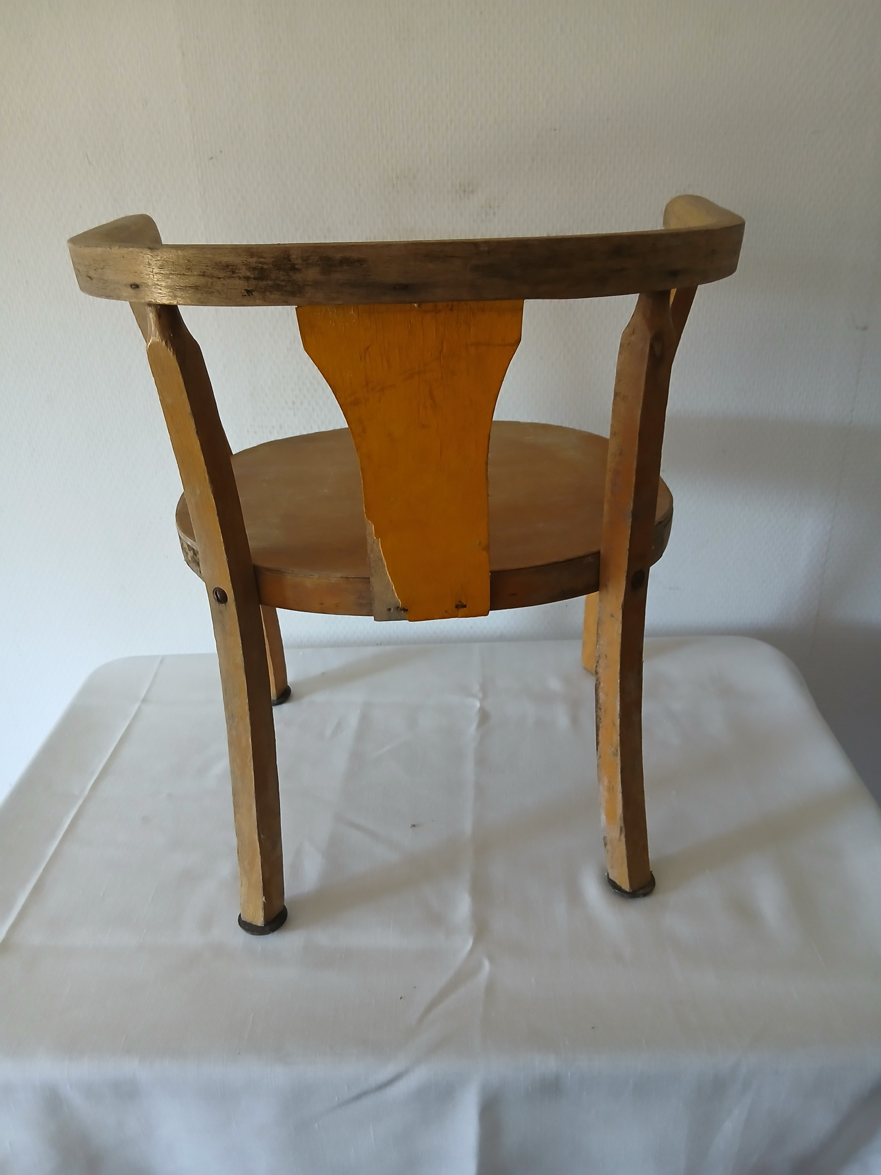 Voir photo 3 de Petite chaise en bois pour enfant de type Baumann Petite chaise en bois pour enfant de type Baumann Bon état reconditionné photo 3
