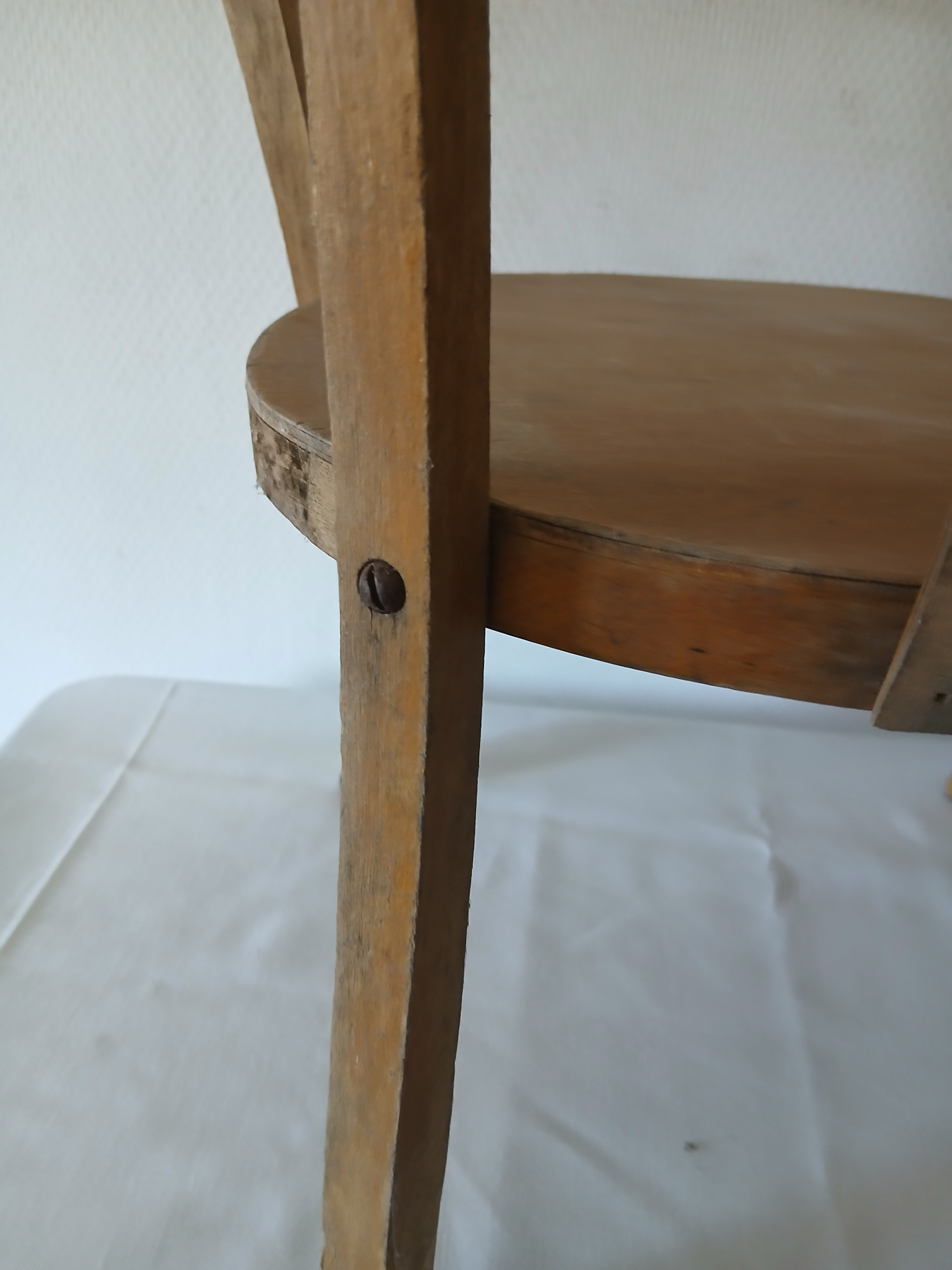 Voir photo 4 de Petite chaise en bois pour enfant de type Baumann Petite chaise en bois pour enfant de type Baumann Bon état reconditionné photo 4
