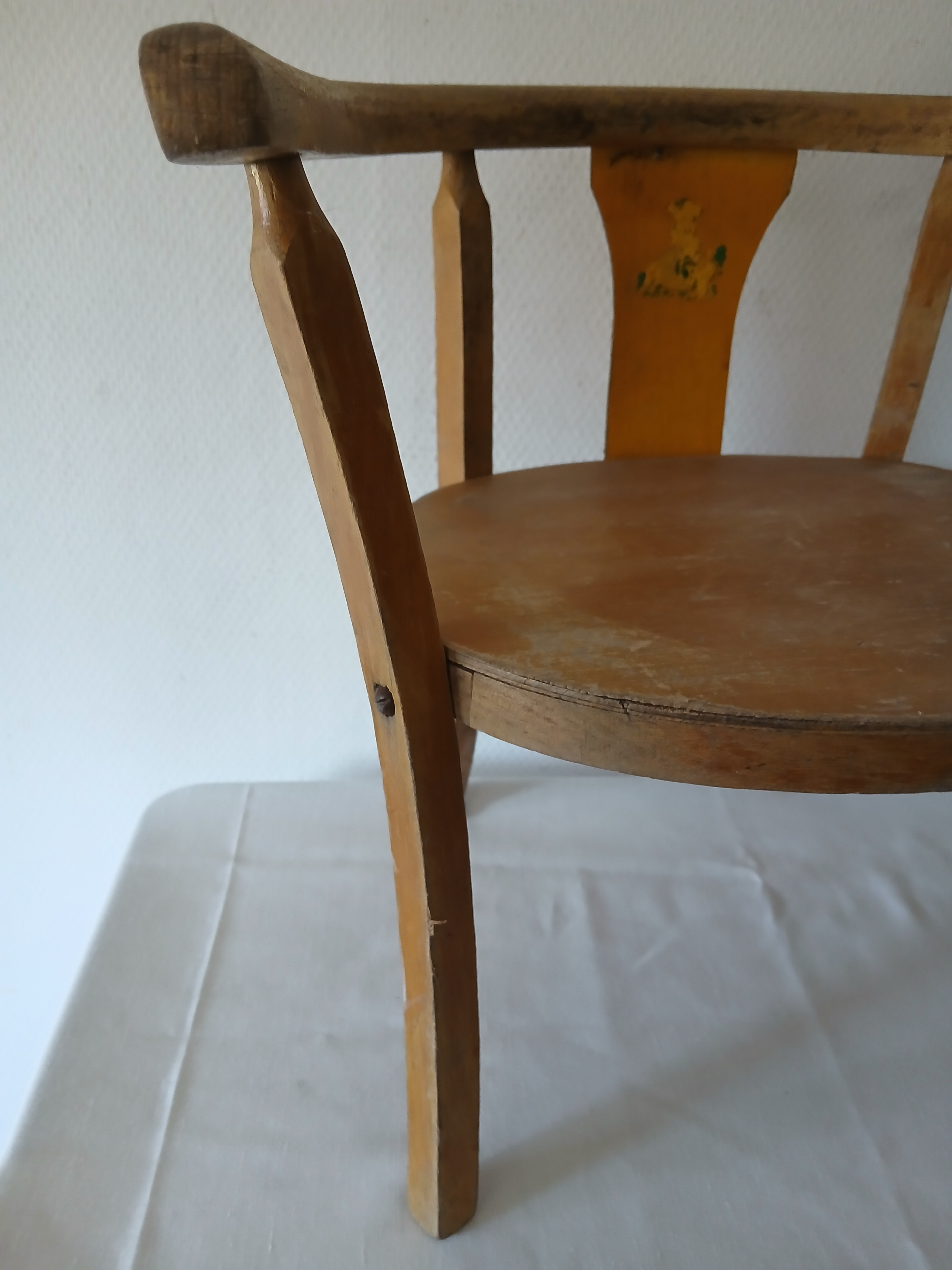 Voir photo 5 de Petite chaise en bois pour enfant de type Baumann Petite chaise en bois pour enfant de type Baumann Bon état reconditionné photo 5