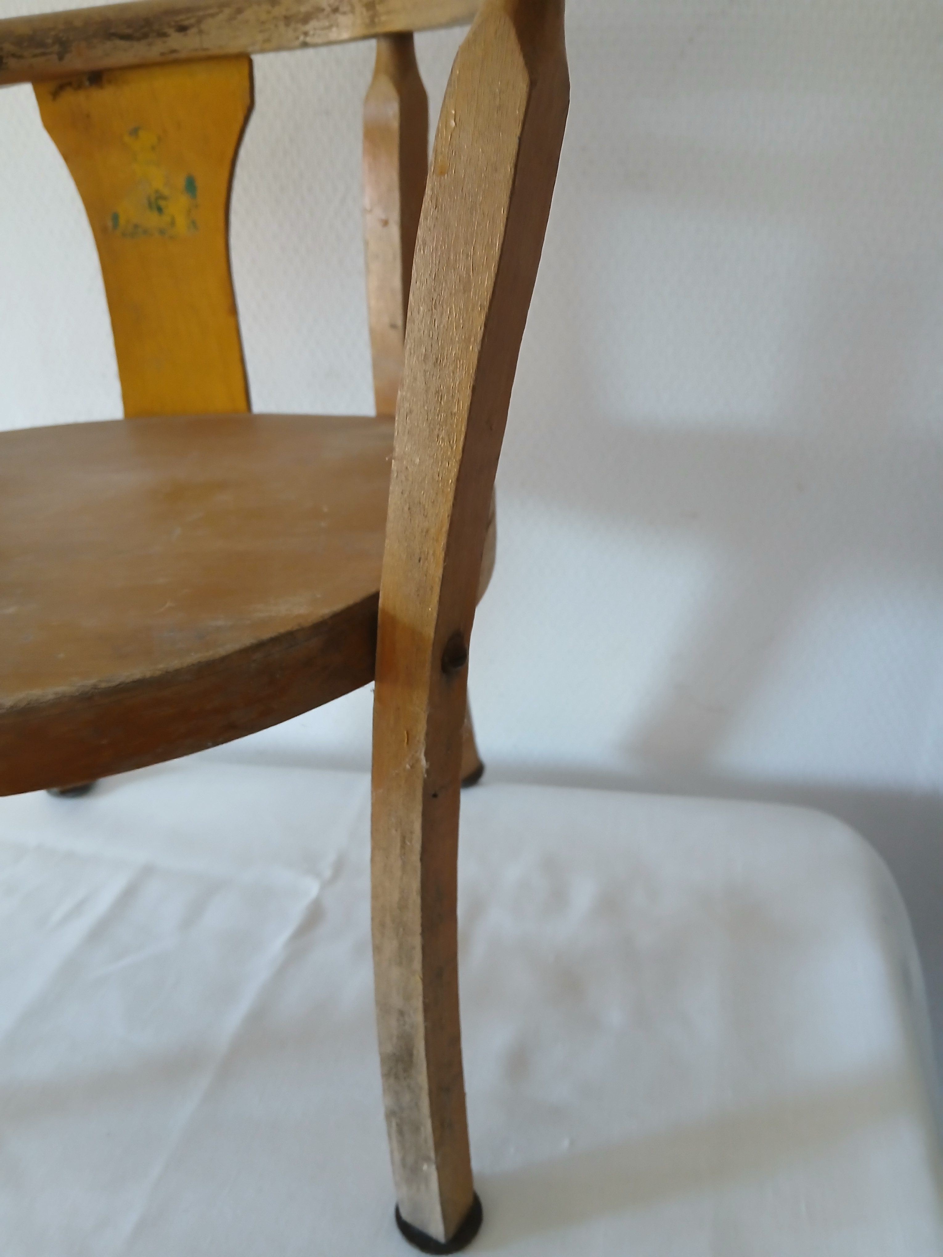 Voir photo 6 de Petite chaise en bois pour enfant de type Baumann Petite chaise en bois pour enfant de type Baumann Bon état reconditionné photo 6