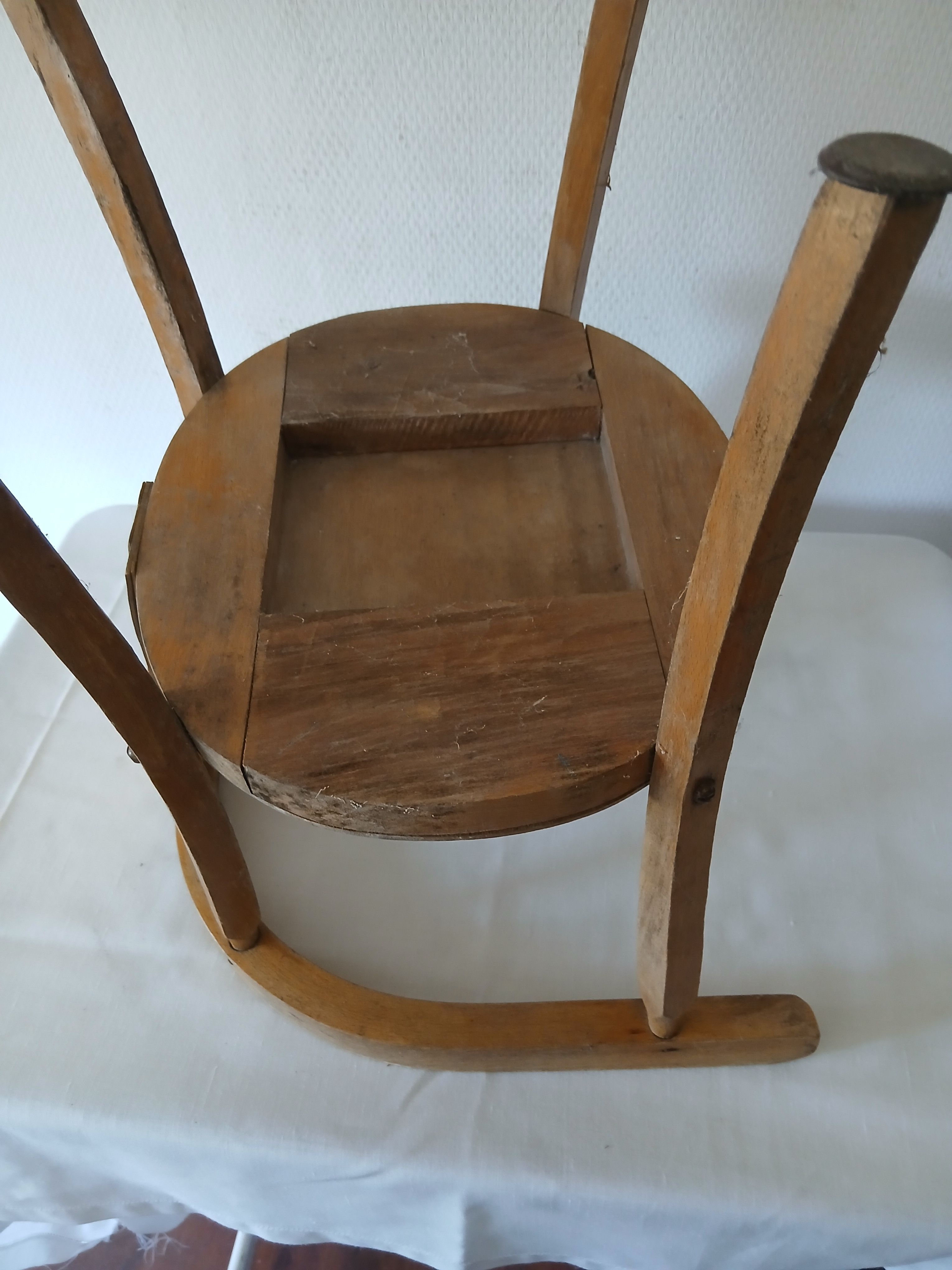 Voir photo 7 de Petite chaise en bois pour enfant de type Baumann Petite chaise en bois pour enfant de type Baumann Bon état reconditionné photo 7