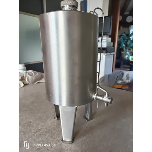 Petite Cuve À Vin Ou Spiritueux En Inox Bon état - 30,00 € Petite Cuve À Vin Ou Spiritueux En Inox Bon état reconditionné disponible sur Rakuten
