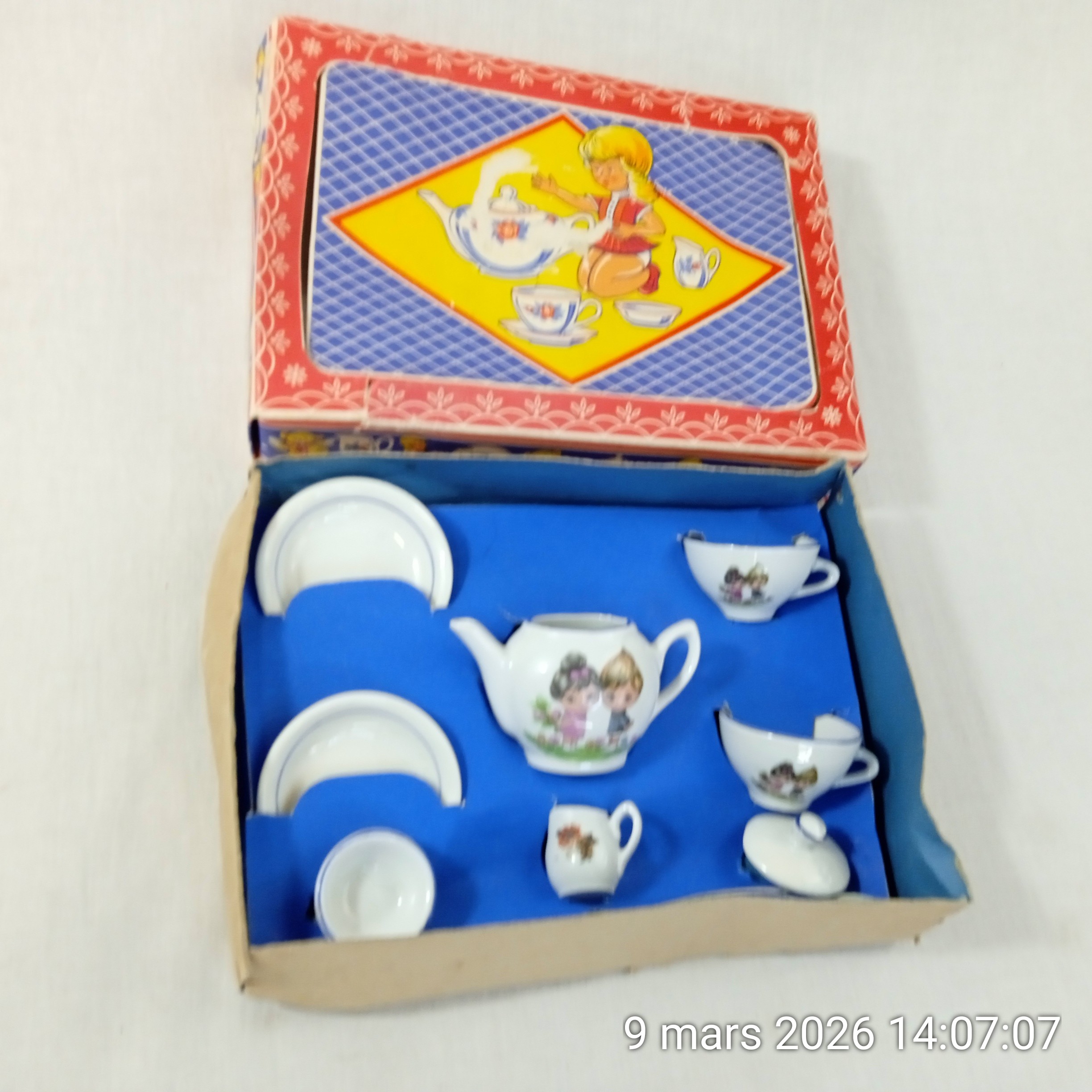 Voir photo 2 de Petite DINETTE porcelaine service à thé fleuri 1960s avec boite Petite DINETTE porcelaine service à thé fleuri 1960s avec boite Très bon état reconditionné photo 2