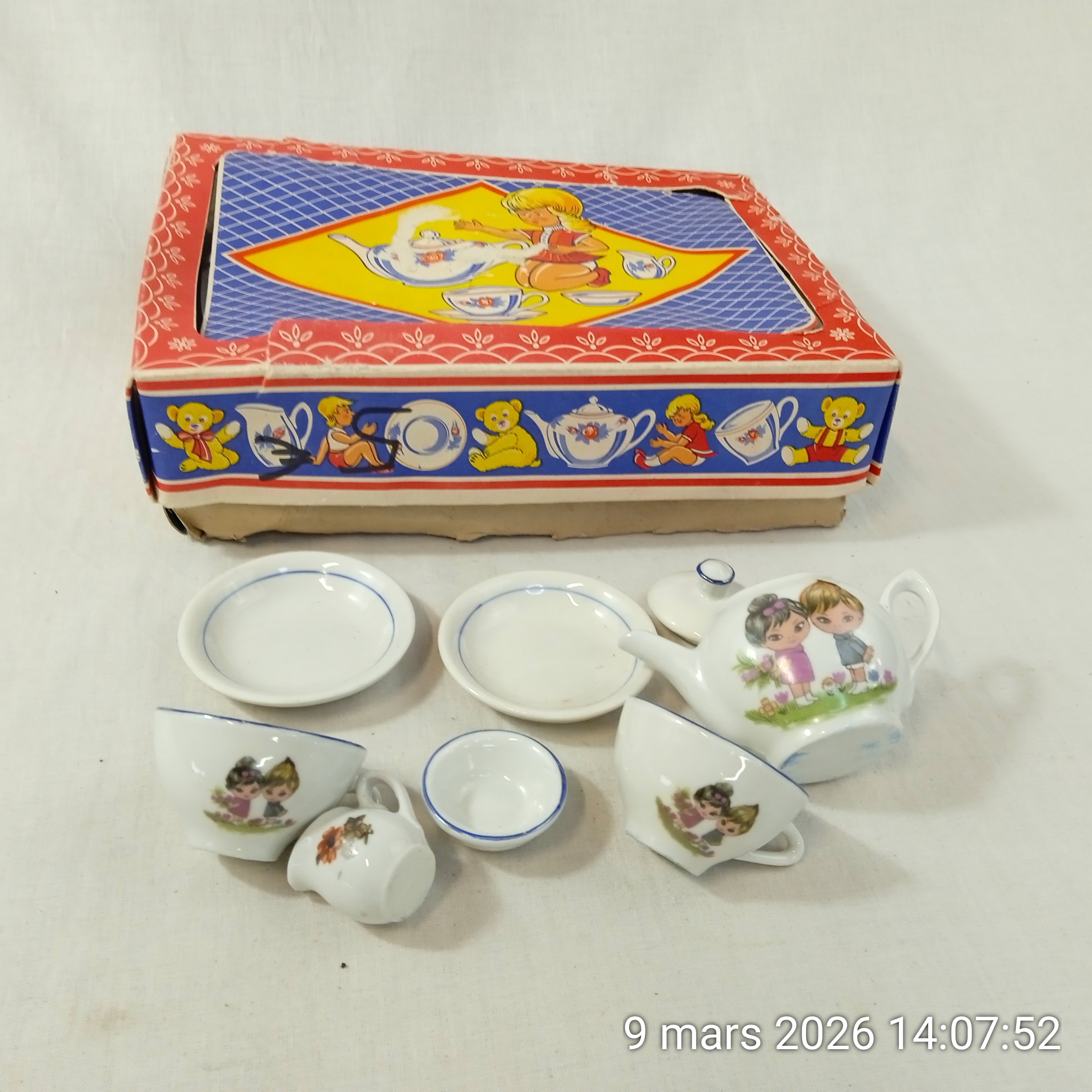 Voir photo 3 de Petite DINETTE porcelaine service à thé fleuri 1960s avec boite Petite DINETTE porcelaine service à thé fleuri 1960s avec boite Très bon état reconditionné photo 3