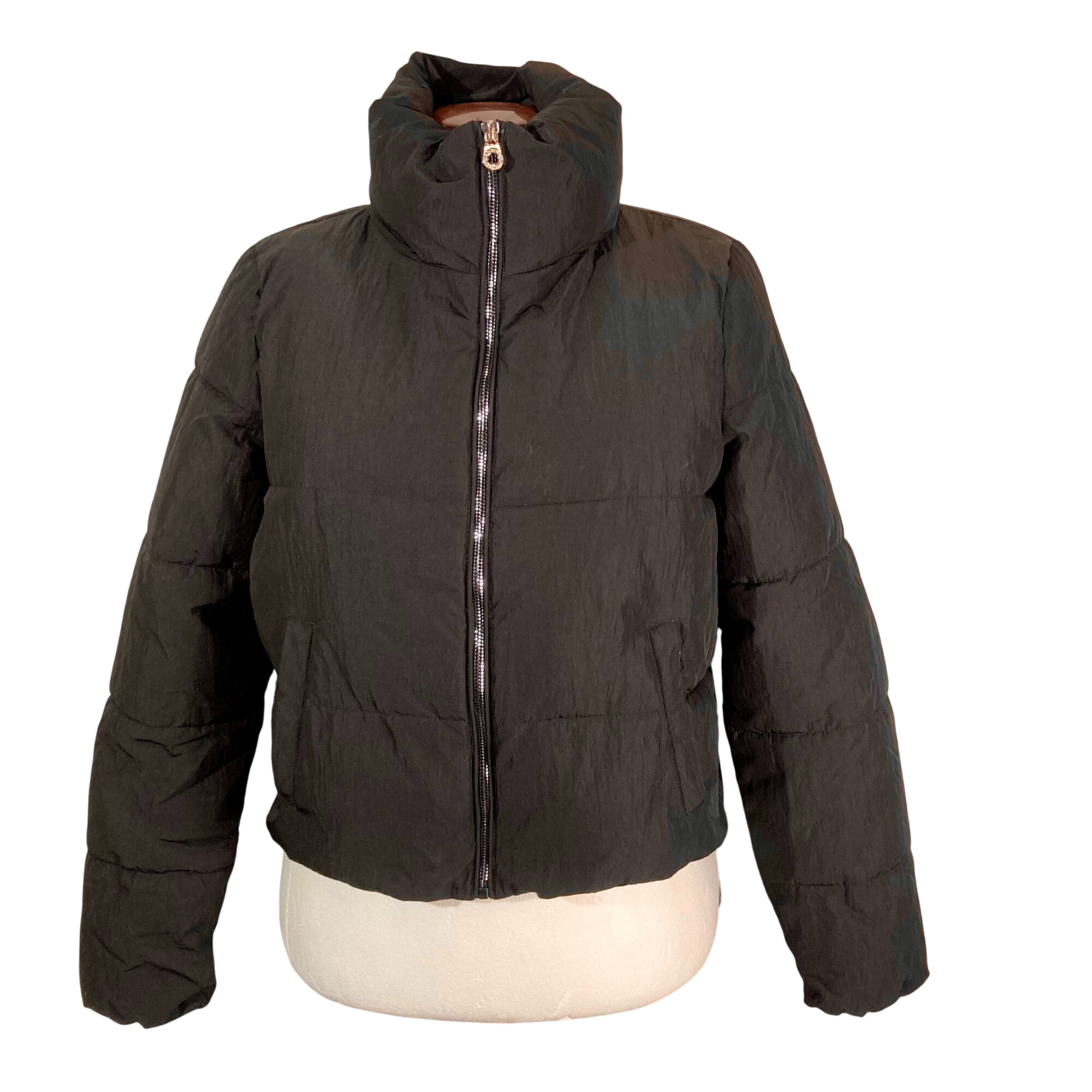 Petite doudoune femme Only Très bon état - 10,00 € Petite doudoune femme Only Très bon état reconditionné disponible sur Label Emmaüs