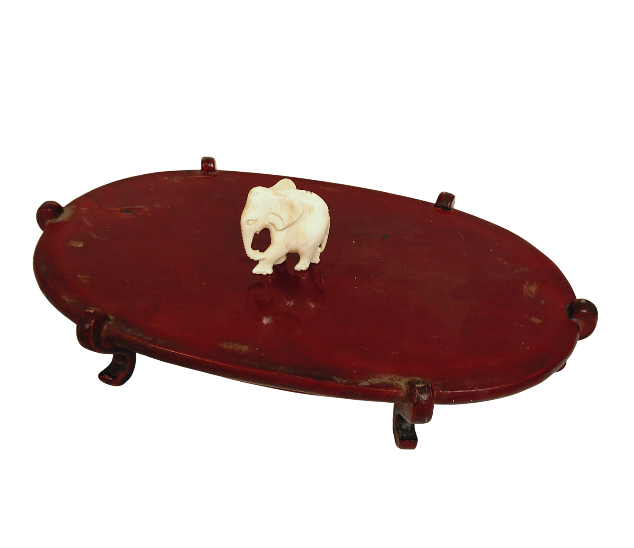 Petite figurine d'un éléphant sculpté dans la matière noble. Bon état - 80,00 € Petite figurine d'un éléphant sculpté dans la matière noble. Bon état reconditionné disponible sur Label Emmaüs