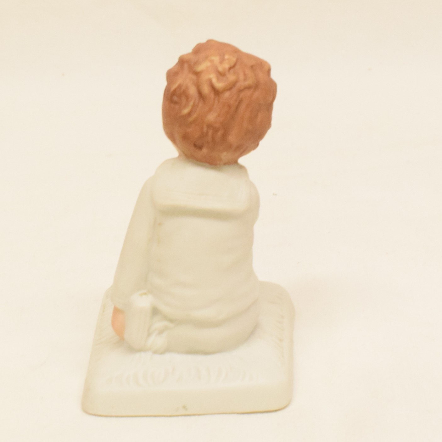 Voir photo 4 de Petite figurine en biscuit enfant assis penseur Petite figurine en biscuit enfant assis penseur État correct reconditionné photo 4
