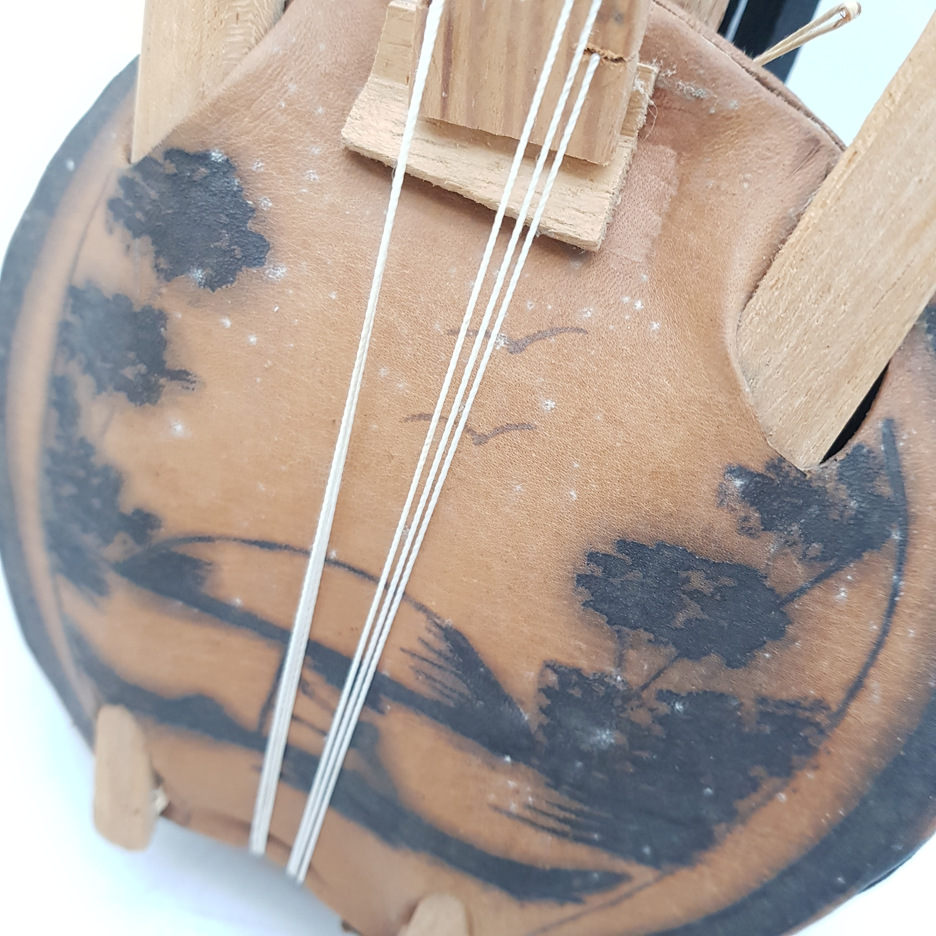 Voir photo 3 de Petite kora, harpe africaine conçue à la main Petite kora, harpe africaine conçue à la main État correct reconditionné photo 3