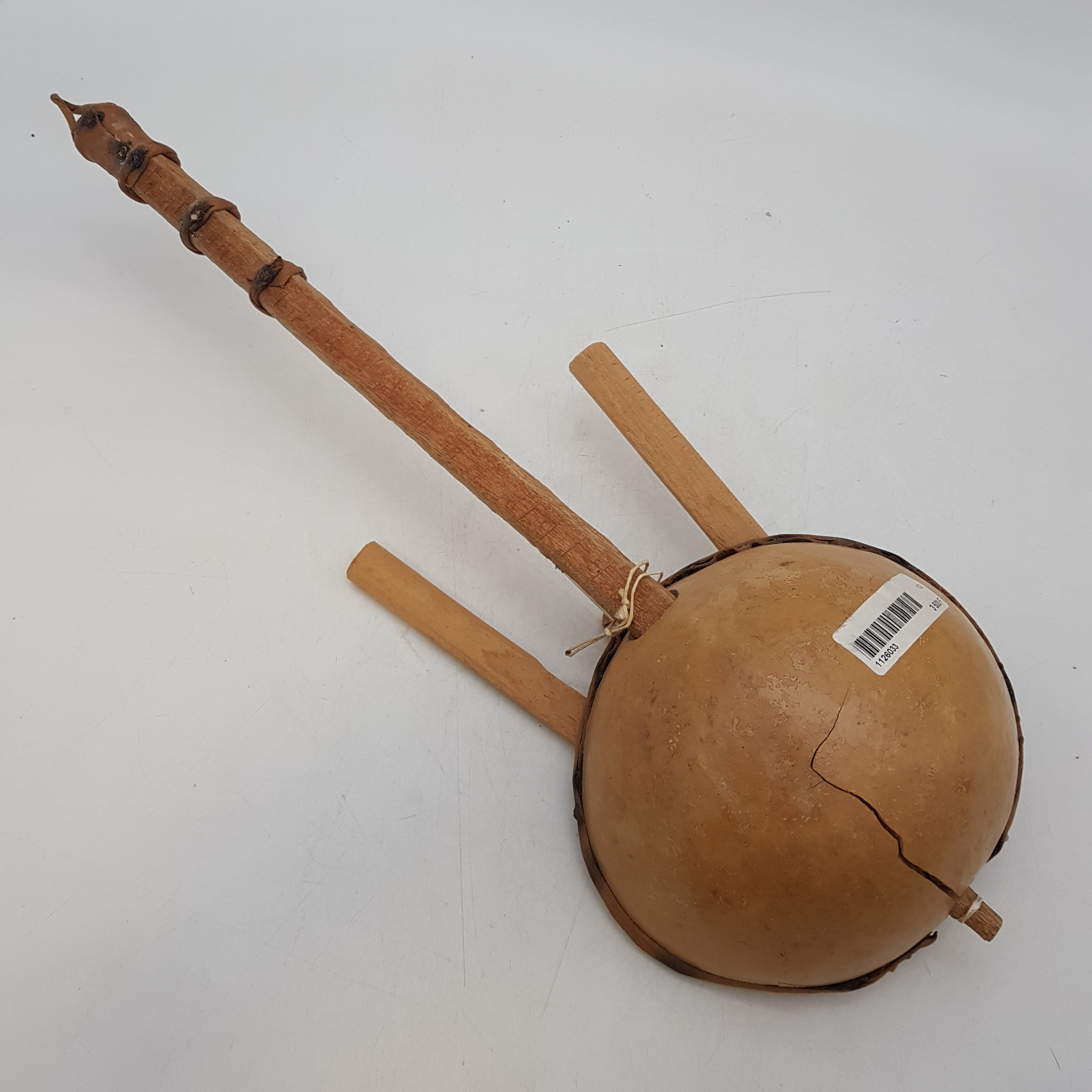 Voir photo 4 de Petite kora, harpe africaine conçue à la main Petite kora, harpe africaine conçue à la main État correct reconditionné photo 4