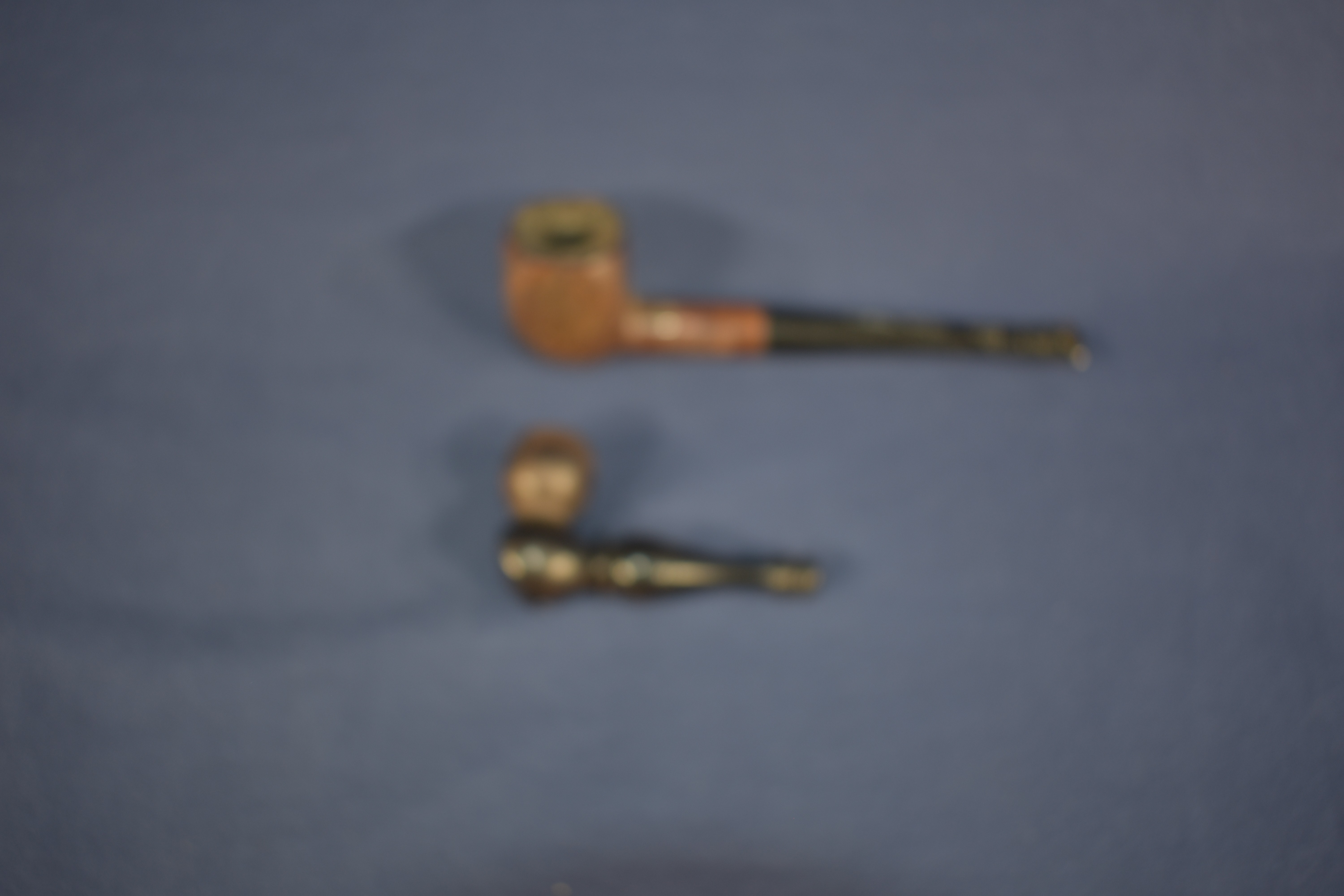 Voir photo 4 de Petite pipe a fumer en bois ( 7 cm ), + pipe en bruyère ' 14 cm ). Petite pipe a fumer en bois ( 7 cm ), + pipe en bruyère ' 14 cm ). État correct reconditionné photo 4