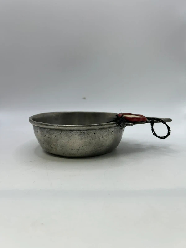Voir photo 10 de Petite poêle en étain Les Étains de Paris vintage déco cuisine 12 cm Petite poêle en étain Les Étains de Paris vintage déco cuisine 12 cm Très bon état reconditionné photo 10