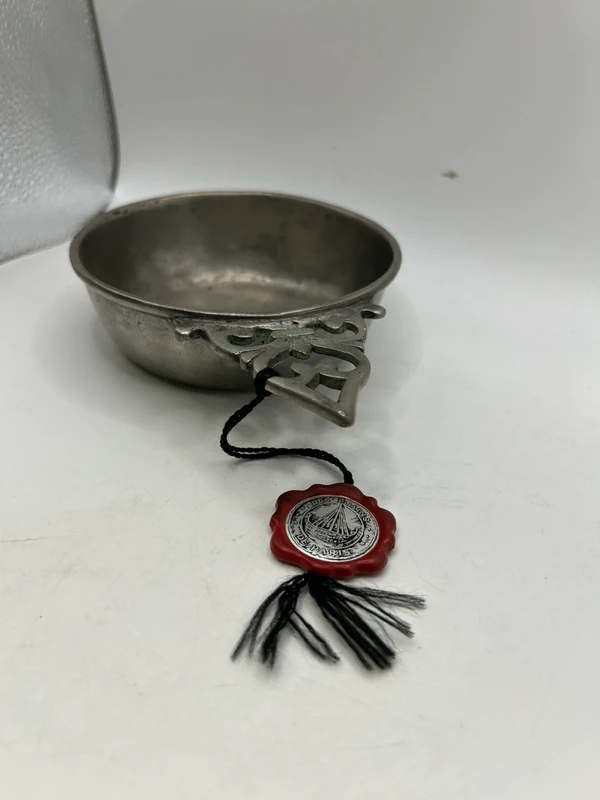Voir photo 2 de Petite poêle en étain Les Étains de Paris vintage déco cuisine 12 cm Petite poêle en étain Les Étains de Paris vintage déco cuisine 12 cm Très bon état reconditionné photo 2