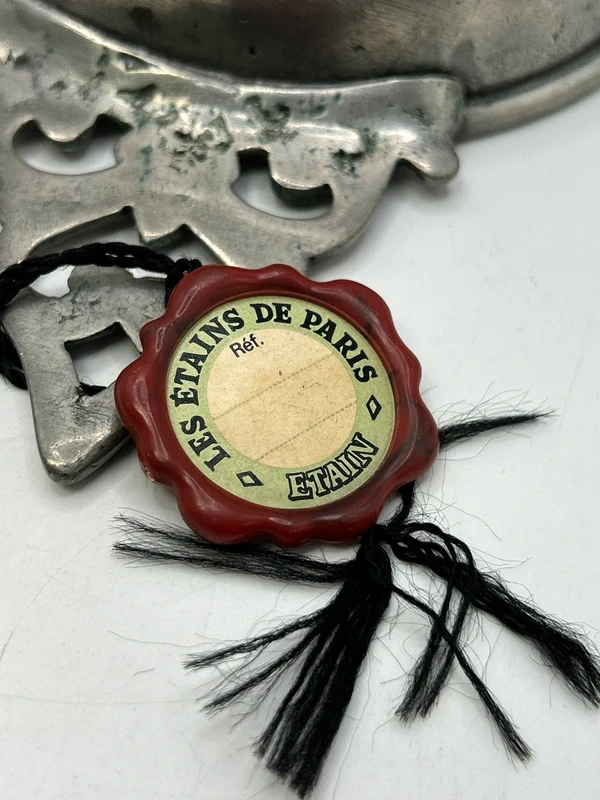 Voir photo 3 de Petite poêle en étain Les Étains de Paris vintage déco cuisine 12 cm Petite poêle en étain Les Étains de Paris vintage déco cuisine 12 cm Très bon état reconditionné photo 3
