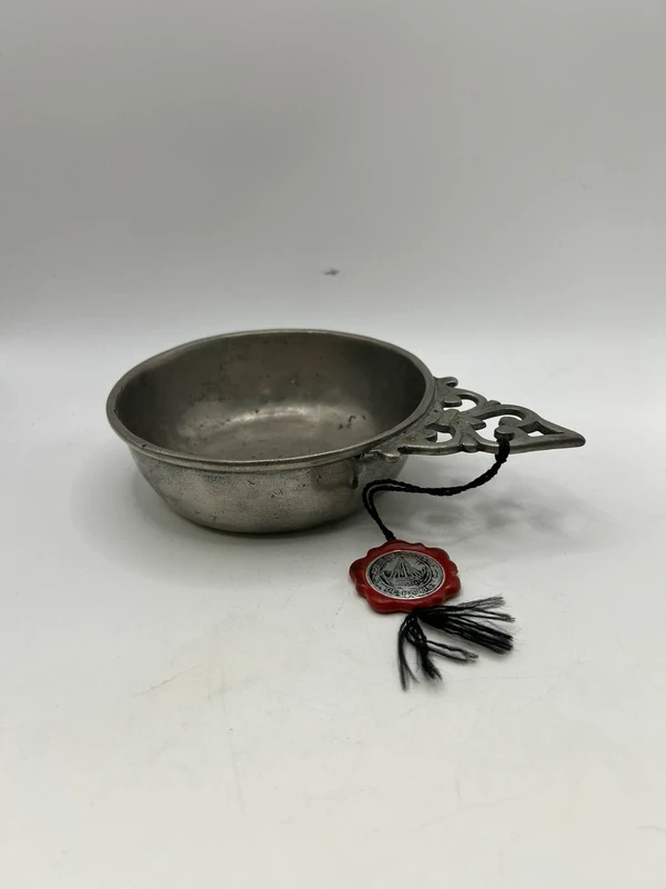 Voir photo 5 de Petite poêle en étain Les Étains de Paris vintage déco cuisine 12 cm Petite poêle en étain Les Étains de Paris vintage déco cuisine 12 cm Très bon état reconditionné photo 5