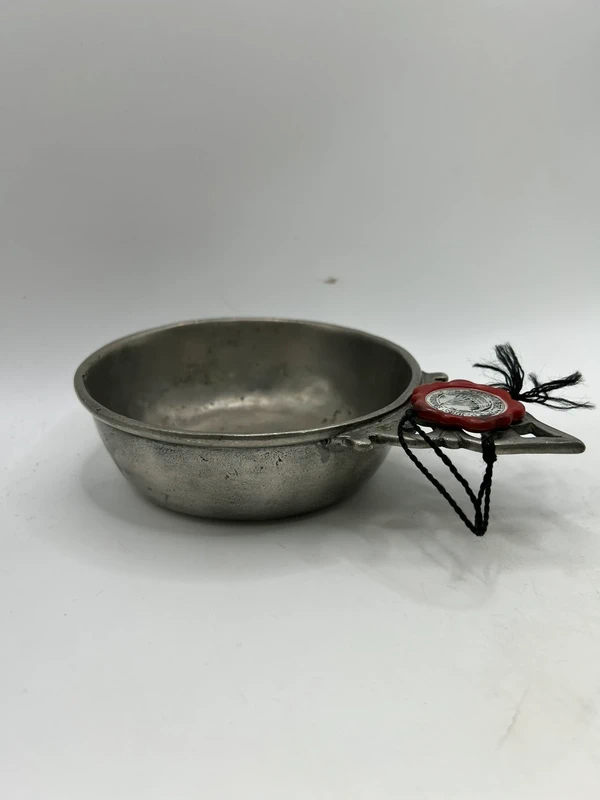 Voir photo 6 de Petite poêle en étain Les Étains de Paris vintage déco cuisine 12 cm Petite poêle en étain Les Étains de Paris vintage déco cuisine 12 cm Très bon état reconditionné photo 6