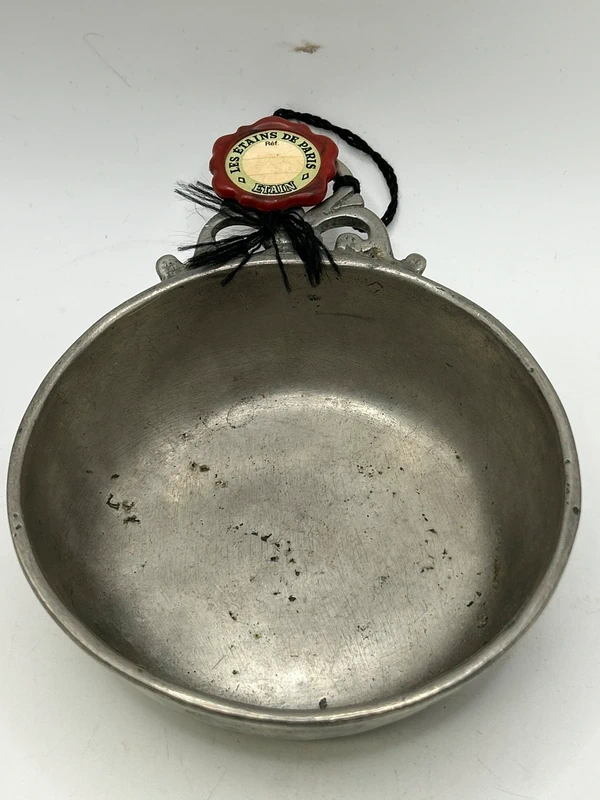 Voir photo 7 de Petite poêle en étain Les Étains de Paris vintage déco cuisine 12 cm Petite poêle en étain Les Étains de Paris vintage déco cuisine 12 cm Très bon état reconditionné photo 7