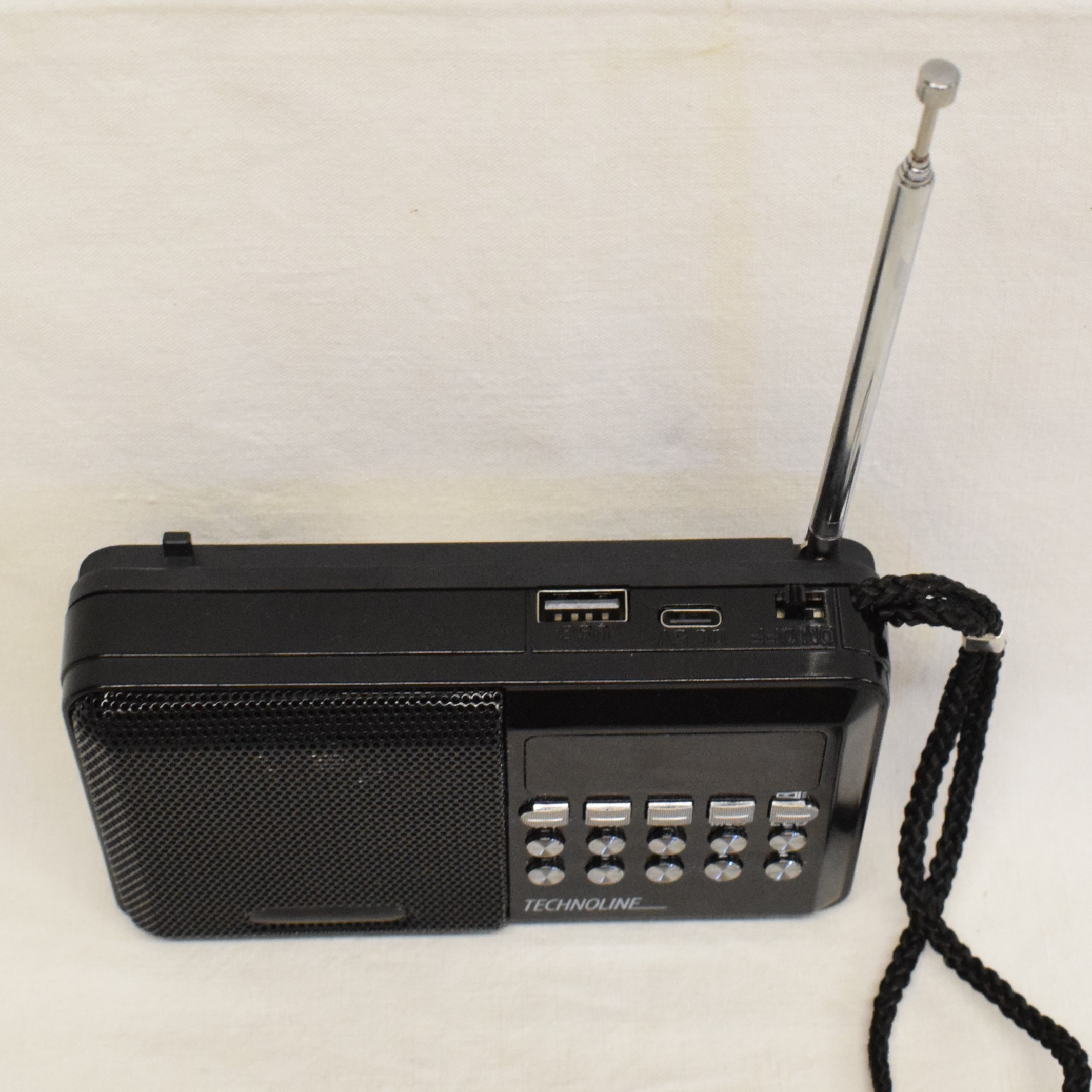 Voir photo 2 de Petite radio FM TECHNOLINE fonctions lampe et enceinte connectée Petite radio FM TECHNOLINE fonctions lampe et enceinte connectée reconditionné photo 2