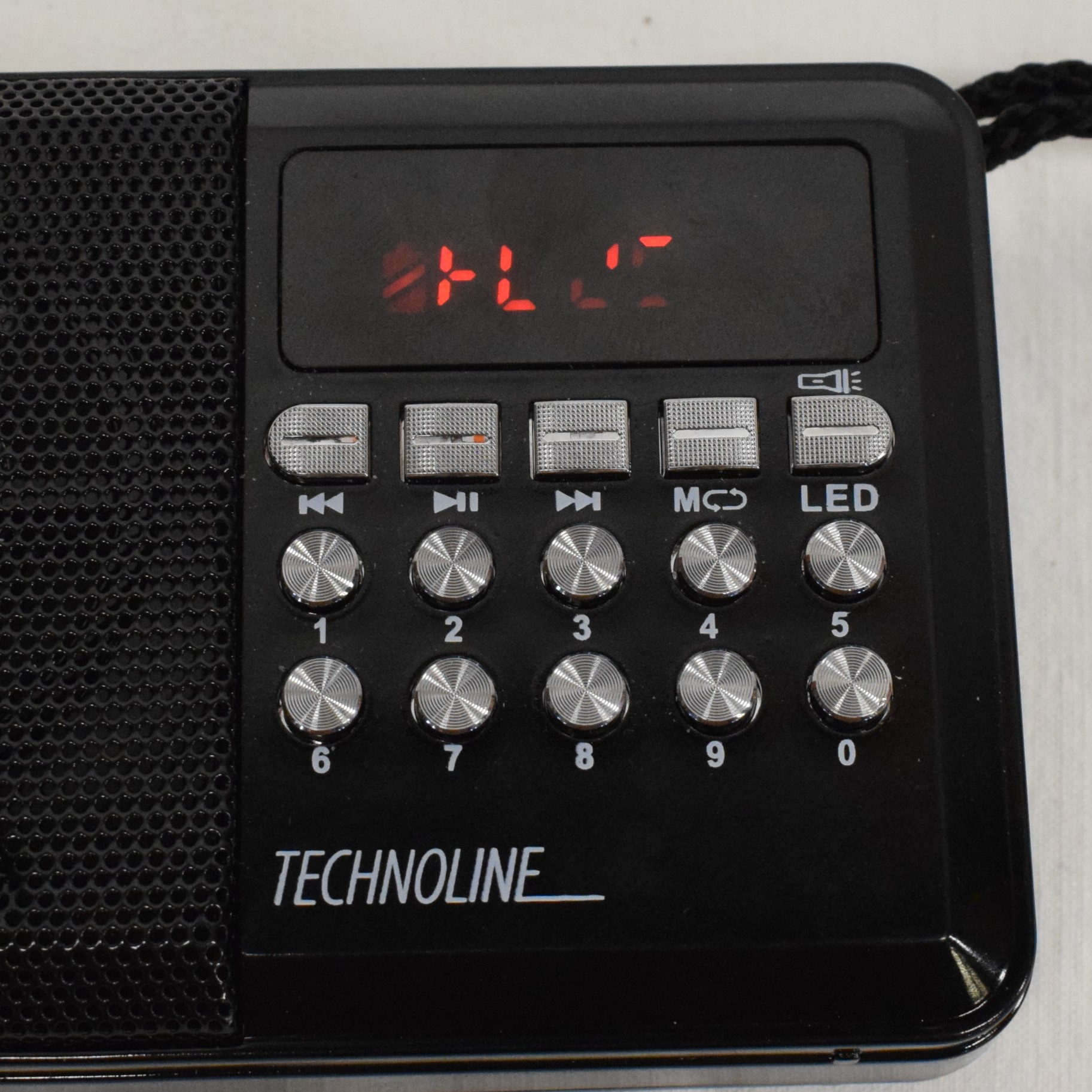 Voir photo 3 de Petite radio FM TECHNOLINE fonctions lampe et enceinte connectée Petite radio FM TECHNOLINE fonctions lampe et enceinte connectée reconditionné photo 3