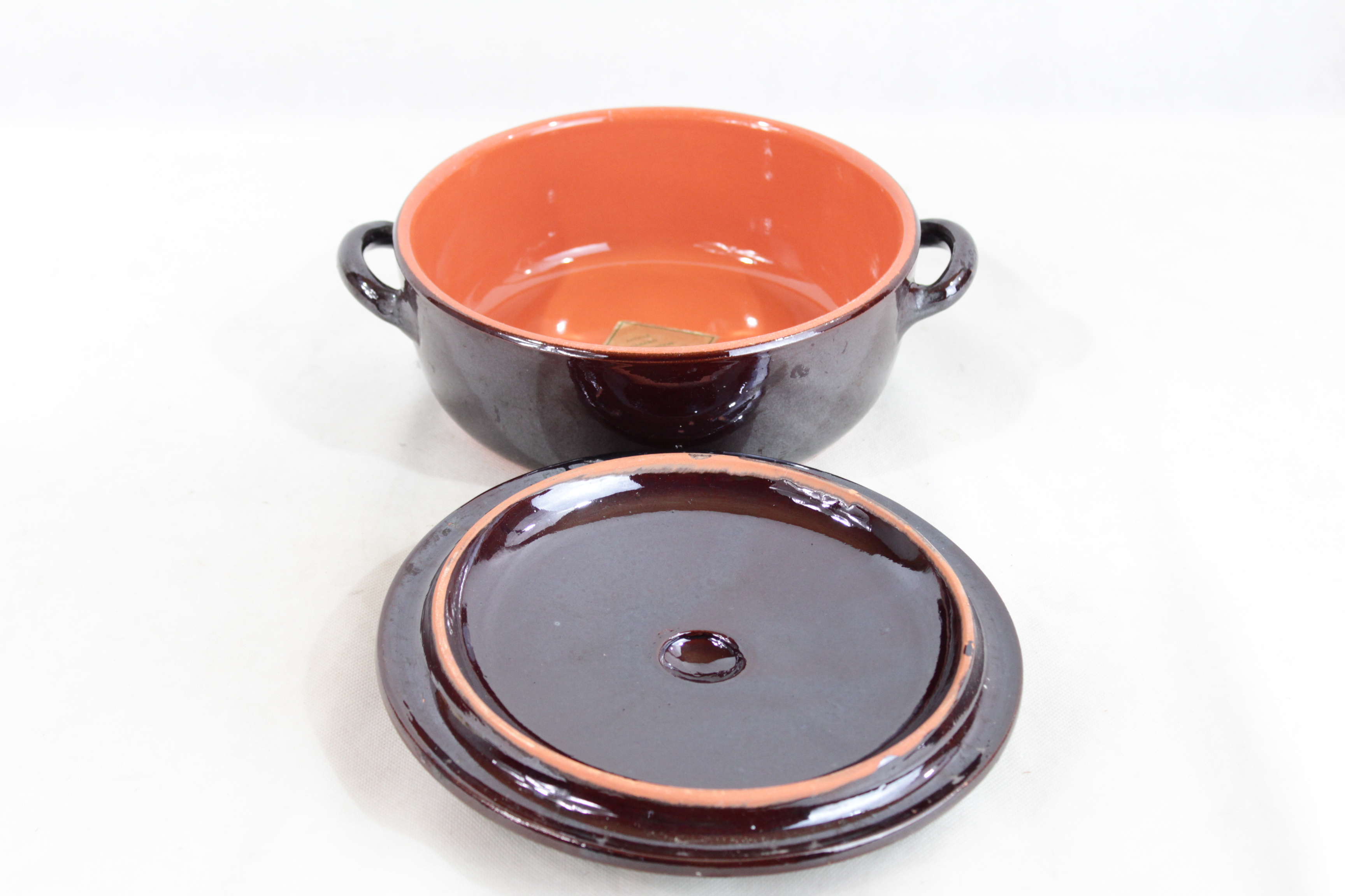 Acheter Petite soupière avec couvert en terre cuite made in Italie Très bon état - 10,00 € Petite soupière avec couvert en terre cuite made in Italie Très bon état reconditionné disponible sur Label Emmaüs