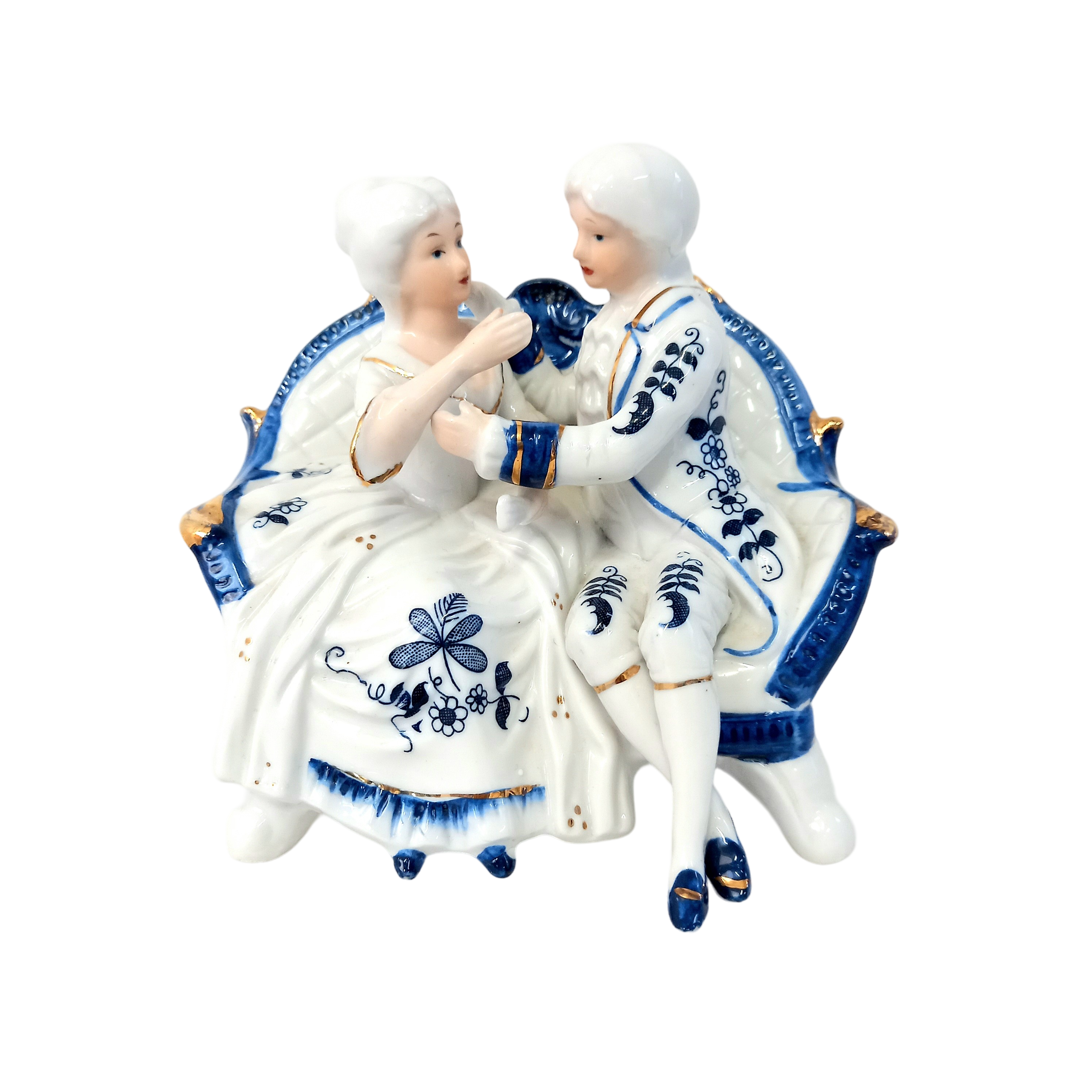 Acheter Petite statuette en porcelaine représentant un couple sur sofa Très bon état - 25,00 € Petite statuette en porcelaine représentant un couple sur sofa Très bon état reconditionné disponible sur Label Emmaüs