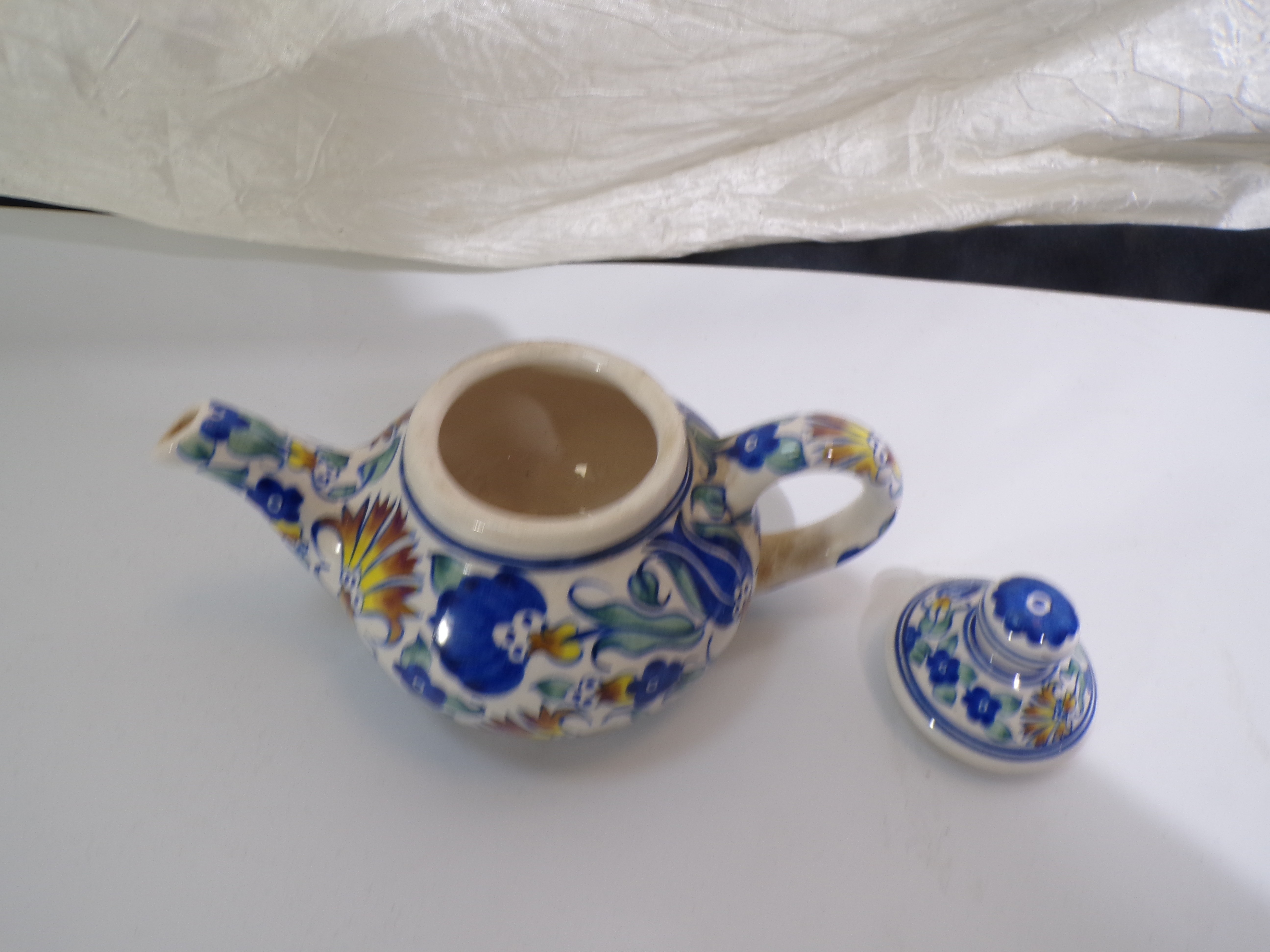 Voir photo 2 de Petite théière en céramique artisanale peinte à la main - Ali Baba Çini (Cappadoce, Turquie) Petite théière en céramique artisanale peinte à la main - Ali Baba Çini (Cappadoce, Turquie) Très bon état reconditionné photo 2