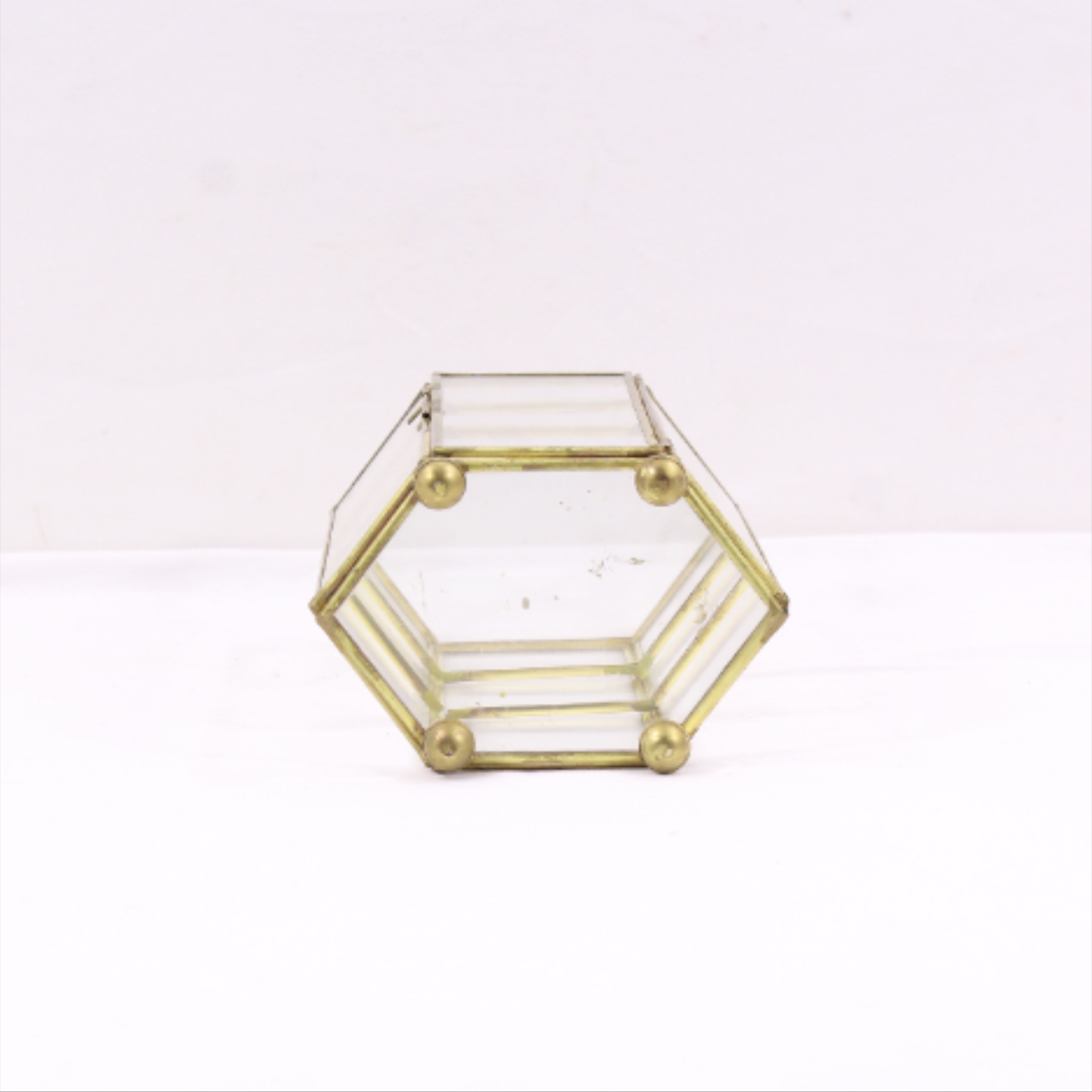 Voir photo 3 de Petite vitrine décorative vintage à suspendre - Verre et laiton Petite vitrine décorative vintage à suspendre - Verre et laiton reconditionné photo 3