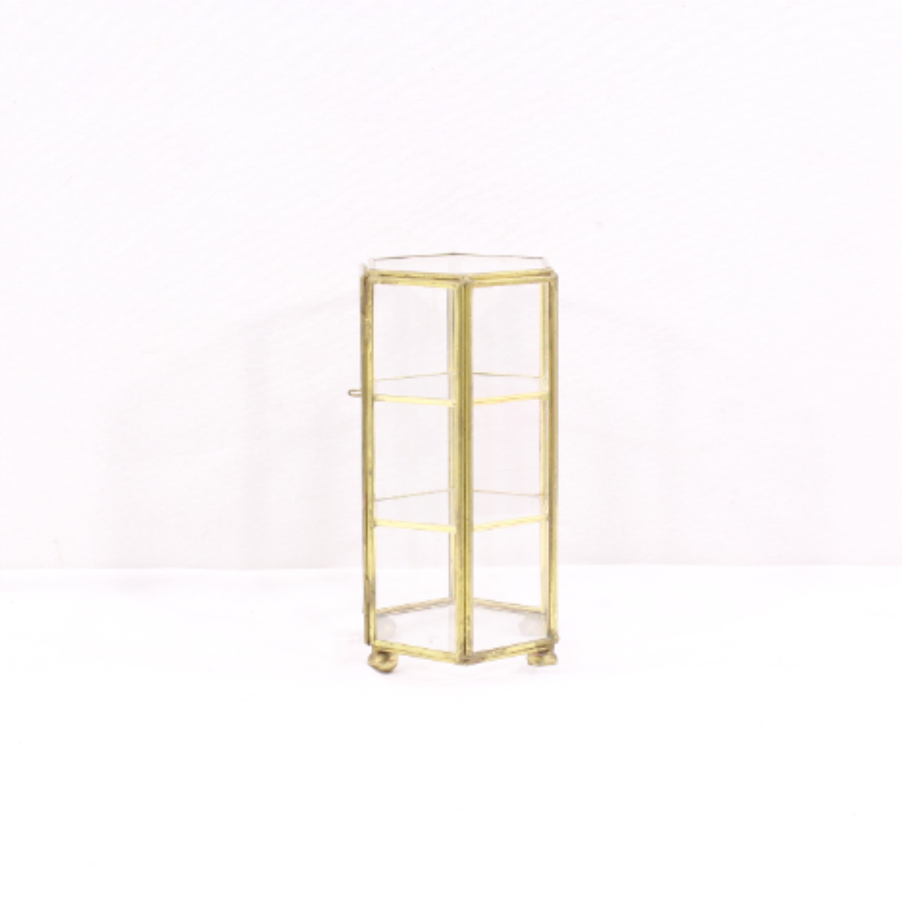 Voir photo 4 de Petite vitrine décorative vintage à suspendre - Verre et laiton Petite vitrine décorative vintage à suspendre - Verre et laiton reconditionné photo 4