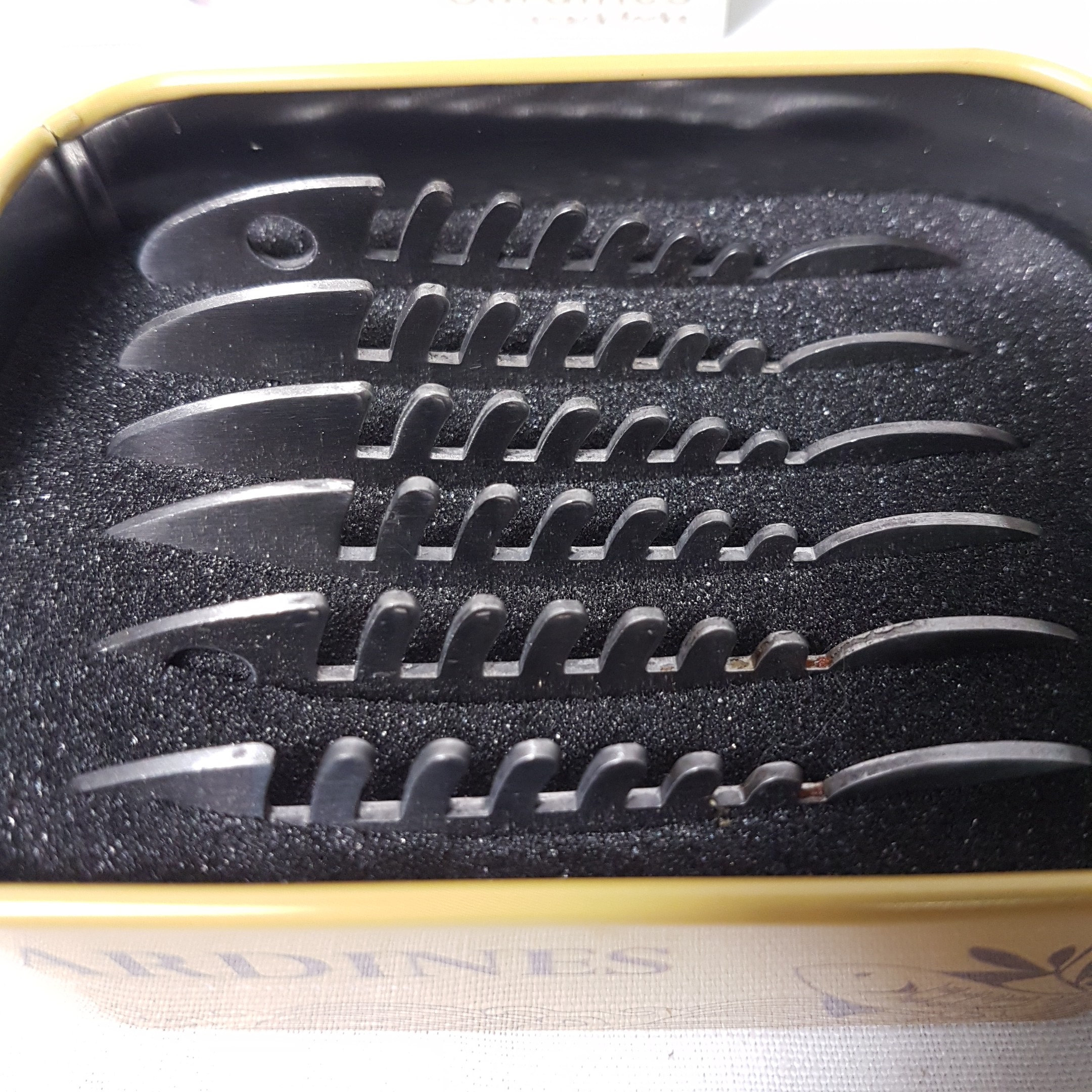 Voir photo 3 de Petites fourchettes apéritives en forme de sardine Petites fourchettes apéritives en forme de sardine Parfait état reconditionné photo 3
