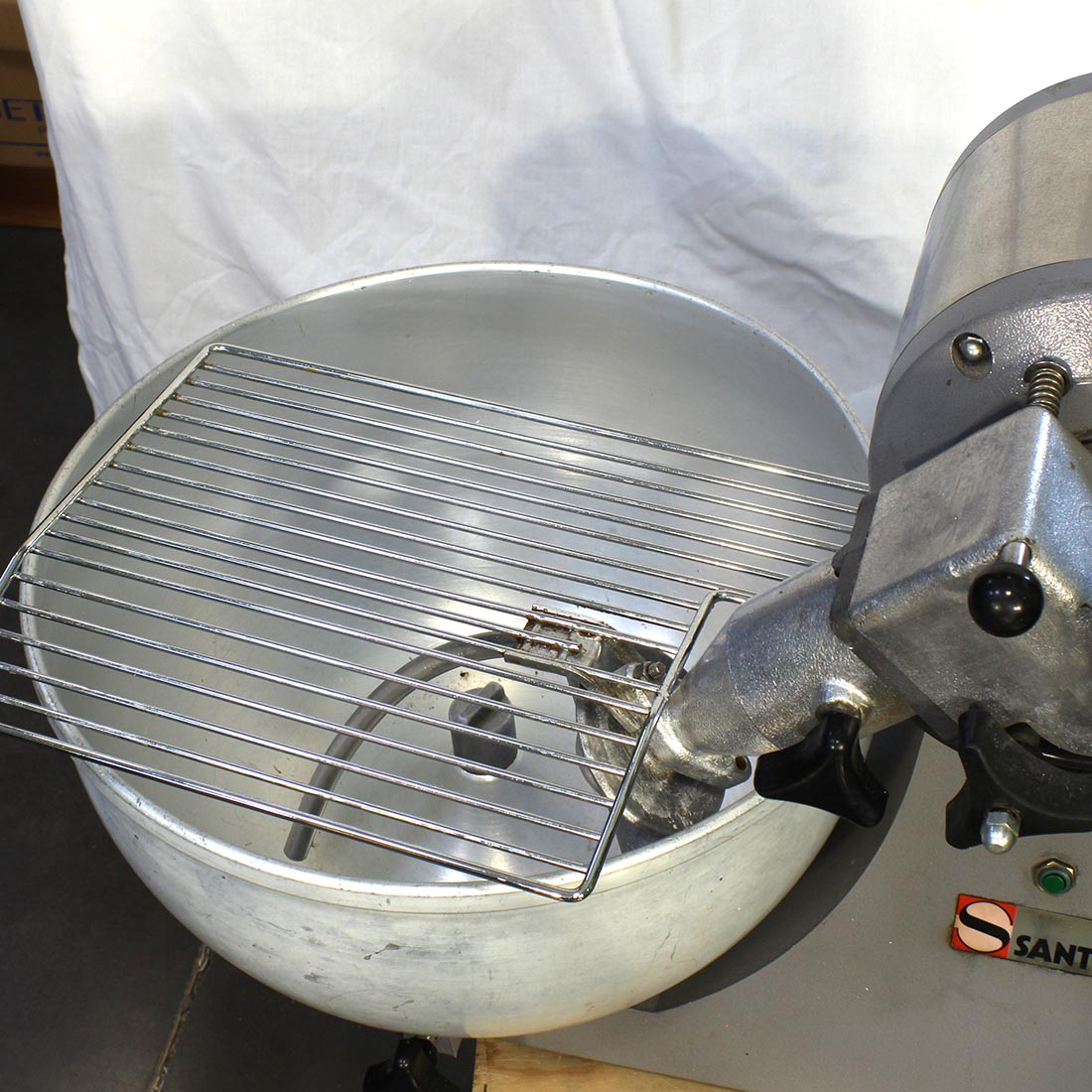 Voir photo 2 de Pétrin mélangeur 10 litres Santos Pétrin mélangeur 10 litres Santos Bon état reconditionné photo 2