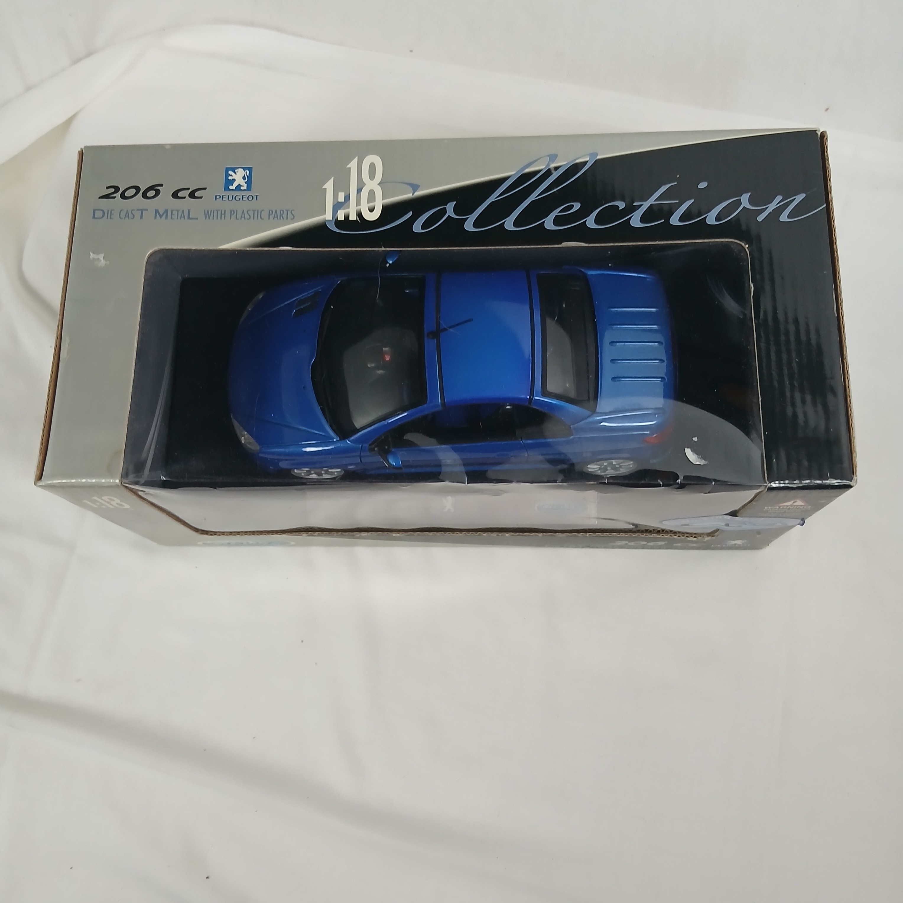Voir photo 2 de Peugeot 206 cc bleu a l échelle 1:18 Peugeot 206 cc bleu a l échelle 1:18 Très bon état reconditionné photo 2