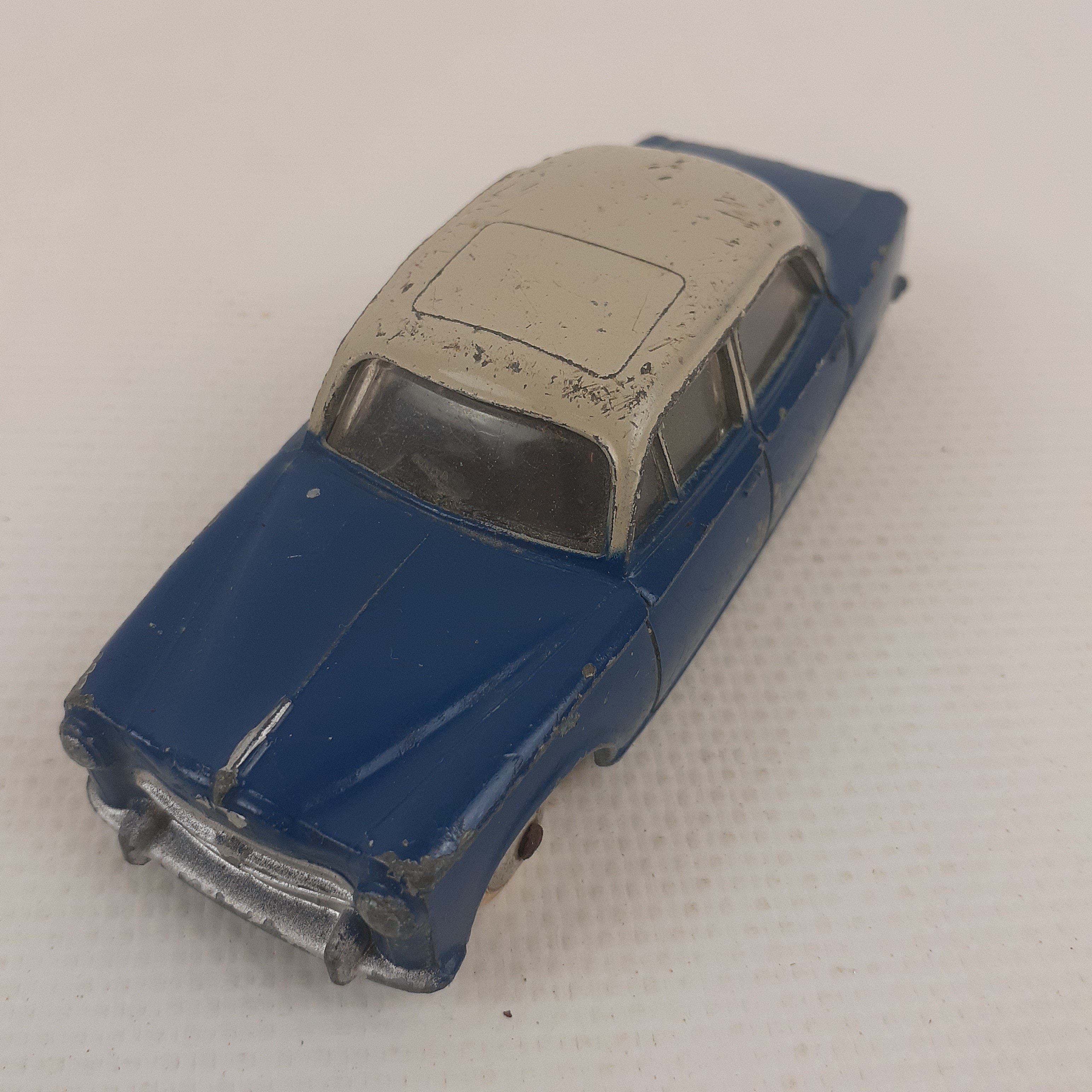 Voir photo 2 de Peugeot 403 Berline bleu Quiralu - France Peugeot 403 Berline bleu Quiralu - France Très bon état reconditionné photo 2