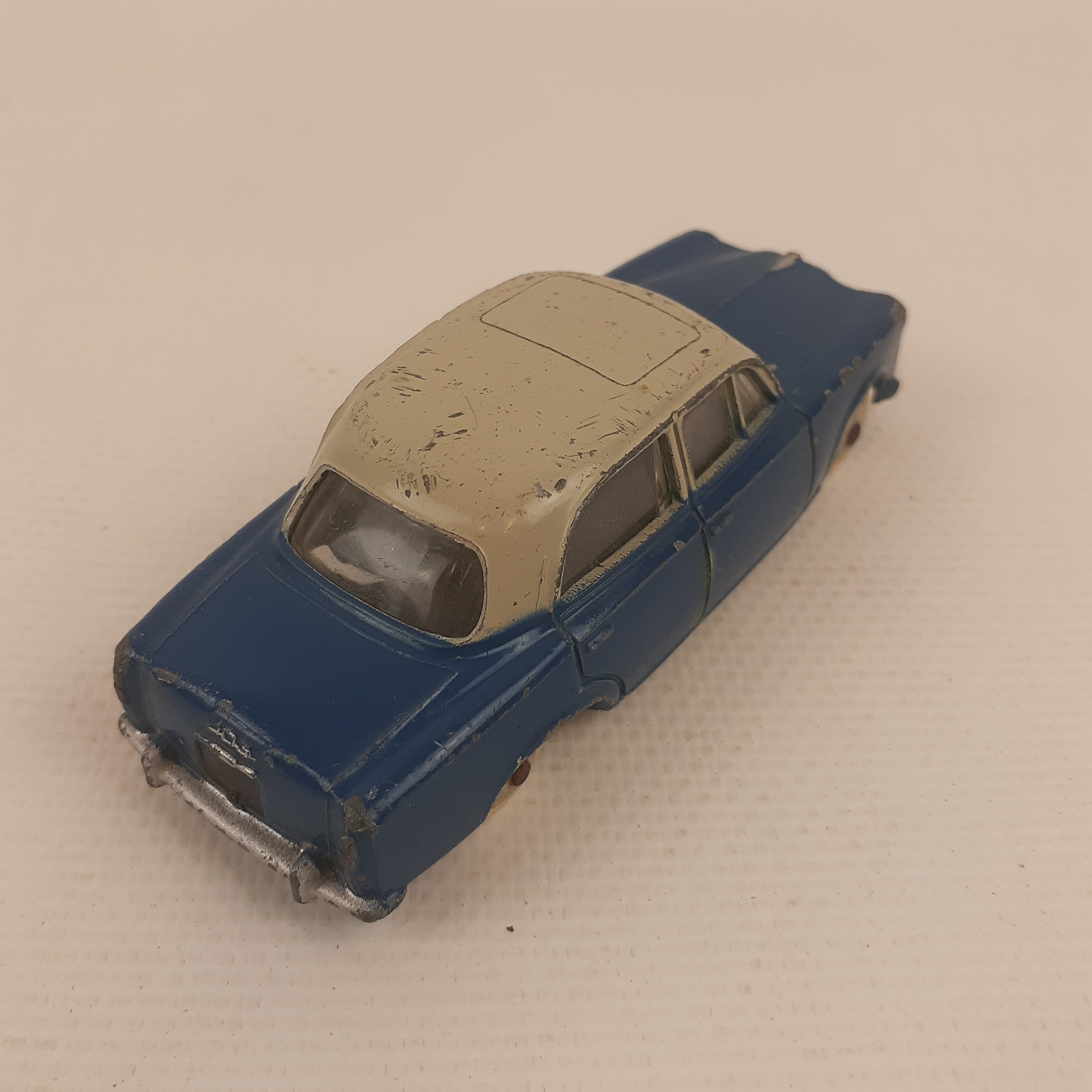 Voir photo 5 de Peugeot 403 Berline bleu Quiralu - France Peugeot 403 Berline bleu Quiralu - France Très bon état reconditionné photo 5