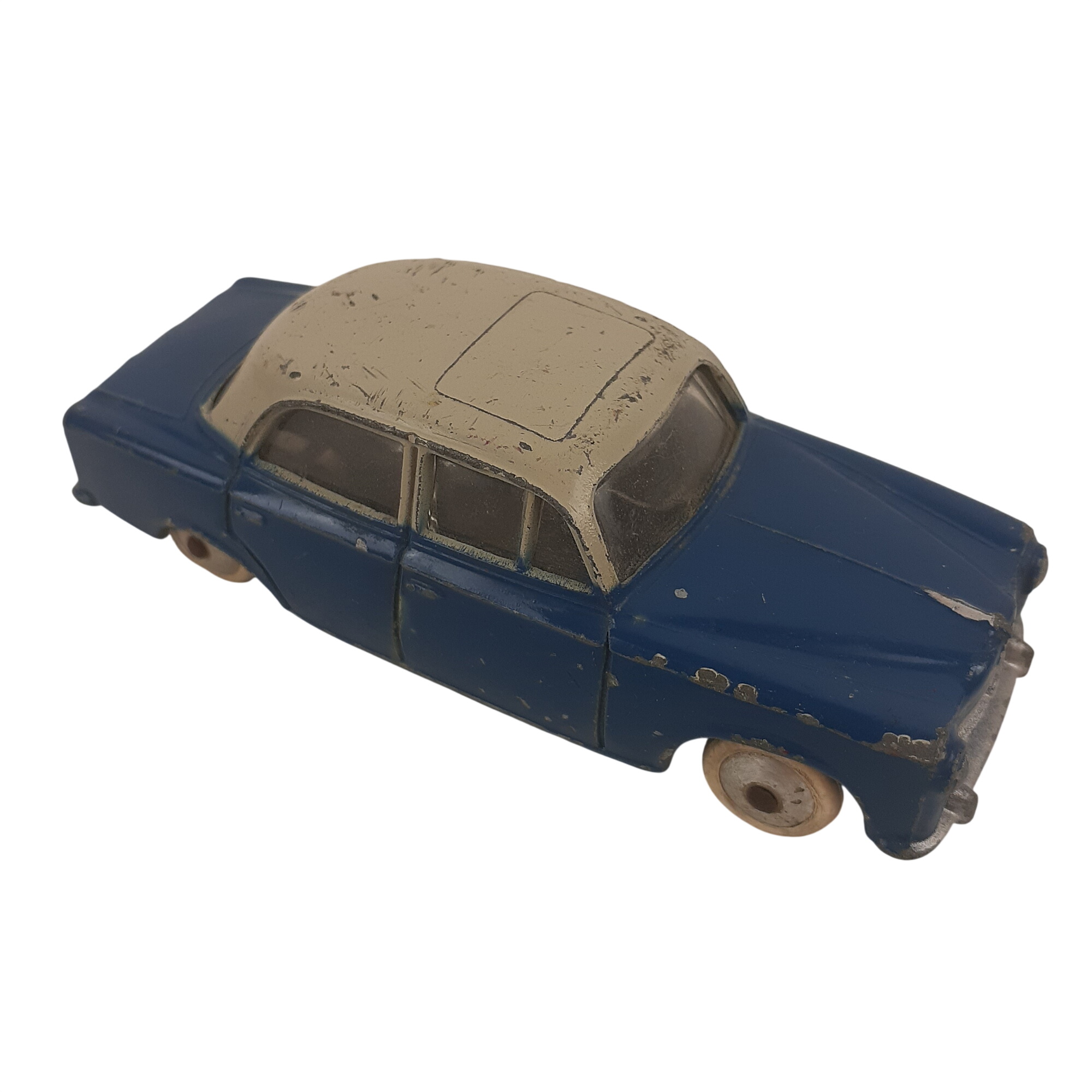 Acheter Peugeot 403 Berline bleu Quiralu - France Très bon état - 28,00 € Peugeot 403 Berline bleu Quiralu - France Très bon état reconditionné disponible sur Label Emmaüs